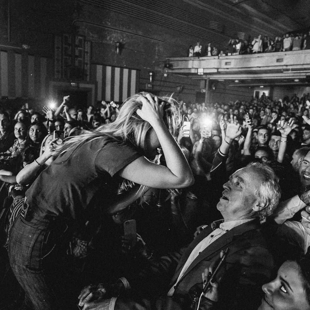 Flight Facilitiesのインスタグラム：「We miss crowds & @thisisowleyes 👯‍♀️🎤🤝」