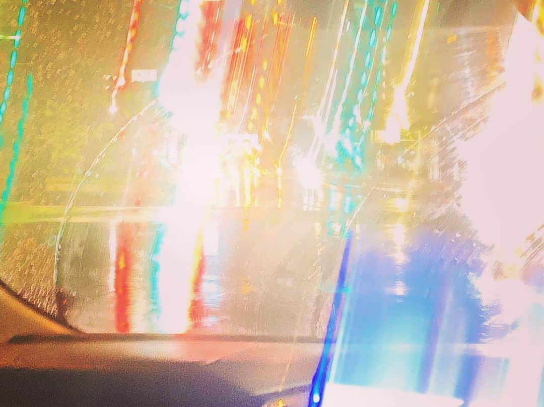 許峰（キョホウ）のインスタグラム：「🌧️」