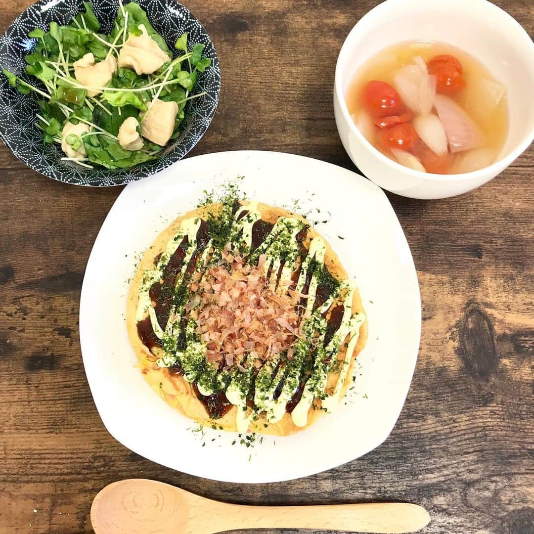 千眼美子さんのインスタグラム写真 - (千眼美子Instagram)「・ いつかの自炊。ブログから。 お好み焼きってうまいよね。 鶏は結局、皮がいちばんうまい。 🍳 #lineblog #お好み焼き #ごはん #自炊 #the炊 #夕飯 #レシピ」5月19日 18時10分 - yoshiko_sengen