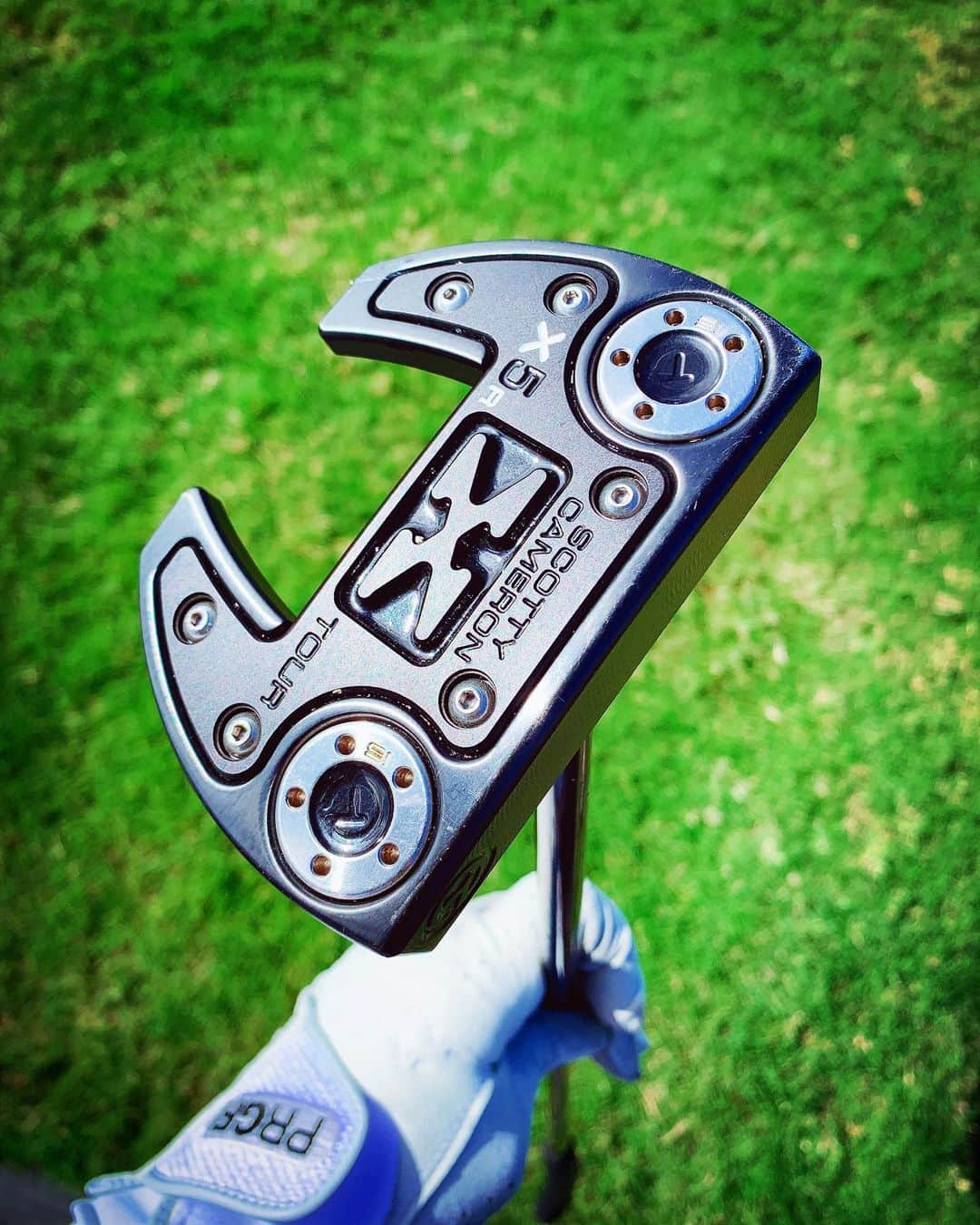 藤本麻子さんのインスタグラム写真 - (藤本麻子Instagram)「愛するパター😙🖤 @scottycameron.mg  #スコッティーキャメロン #センターシャフト ○T ↑これ、サークルティーのつもり笑 . #パター#ゴルフ#女子ゴルフ#golf @scottycameron.mg」5月19日 18時15分 - aako528