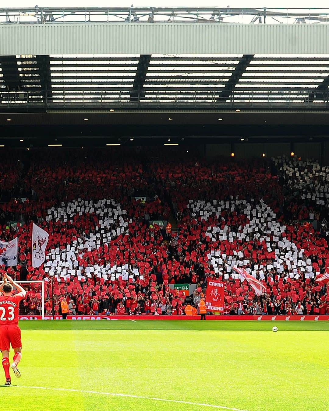 リヴァプールFCさんのインスタグラム写真 - (リヴァプールFCInstagram)「On this day in 2013, Jamie Carragher played his 737th and last game for the Reds 🔴 What a player 💪 #LFC #LiverpoolFC #Liverpool #OnThisDay」5月19日 18時30分 - liverpoolfc