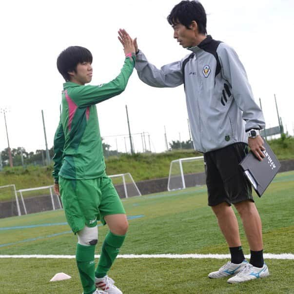 東京ヴェルディさんのインスタグラム写真 - (東京ヴェルディInstagram)「多くの日本女子代表選手が輩出してきた、日テレ・東京ヴェルディベレーザのアカデミー。メニーナ、そして2012年立ち上げのセリアス。﻿ ﻿ 所属選手のアカデミー時代を、秘蔵写真と思い出コメントで振り返る好評企画🐸！﻿ ﻿ 今回は、原衣吹選手のメニーナ時代🌱（2010〜15年）﻿ 🏆全日本女子ユースサッカー選手権大会：優勝 4回（2011、2012、2014、2015年）﻿ ●原衣吹選手が語る、アカデミー時代の思い出🔻﻿ メニーナ時代に印象に残っているのは、やはりたくさん走ったことですね。（笑）﻿ 特に、夏の藤枝遠征でプレーが悪く、前半15分くらいで交代して、学校の周りを試合が終わるまで走ったことが1番です。﻿ 私の後に（宮川）麻都さんと真子さん(現:ノジマステラ神奈川相模原)も来て、３人でずっとぐるぐる走っていました。﻿ 試合後も、むきになって俊さん(現:ちふれASエルフェン埼玉 GM)の運転するバスに乗らず、走って宿舎まで帰ったことも今となってはいい思い出です。﻿ ﻿ #原衣吹﻿ #日テレメニーナ﻿ #全日本女子ユースサッカー選手権大会優勝﻿ #beleza﻿ #ベレーザ #日テレベレーザ #日テレ東京ヴェルディベレーザ #東京 #tokyo﻿ #stayhome﻿ #stayathome﻿ #おうちでヴェルディ #おうちでベレーザ」5月19日 18時35分 - tokyo_verdy