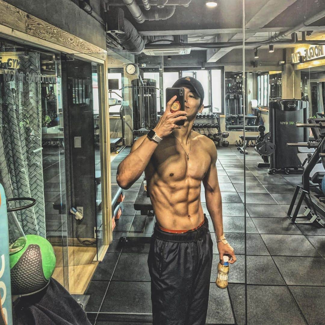 インス のインスタグラム：「𝙬𝙤𝙧𝙠 𝙤𝙪𝙩🔥」