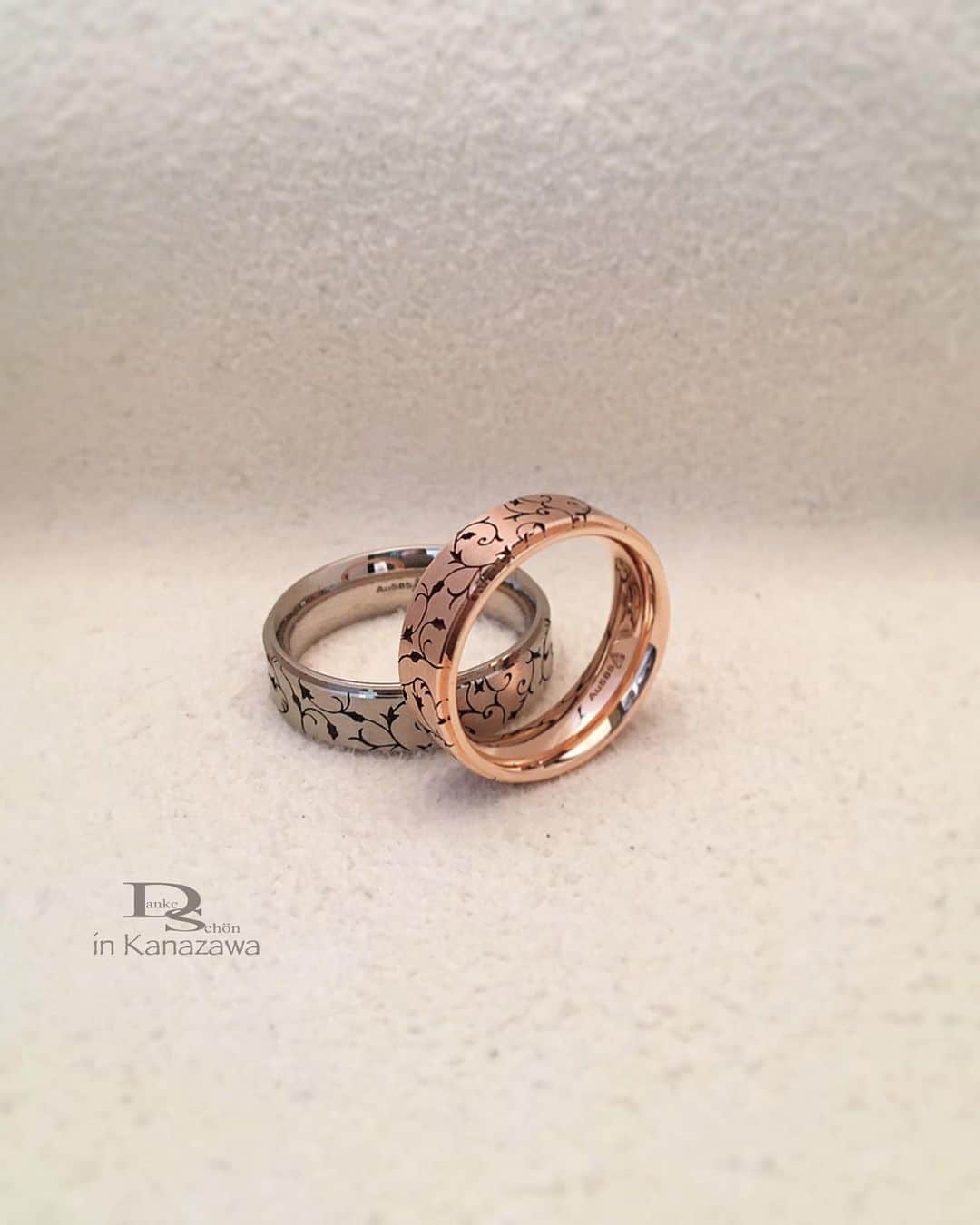 Danke schön ダンケ 金沢 結婚指輪 鍛造さんのインスタグラム写真 - (Danke schön ダンケ 金沢 結婚指輪 鍛造Instagram)「・ ・ 今日は何だかクセの無い 普通な感じの撮影になってるなぁ〜。😆 ・ ・ この指輪の表面は 『レーザー彫り』 ・ ・ 今となっては珍しいかも？ ・ ・ このモデルの発売の後にも先にも 表面をレーザー彫りで表現したモデルは 無いような気がする🤔 ・ ・ レーザー彫り＝深掘り ・ ・ 地金に厚みが あるからこその彫り ・ ・ そして内側からはお客様の御希望の 刻印もレーザー彫りしますから ・ ・ その厚みがある事によって 指輪の内側はつけ心地を 体感しやすい形状に削り出せると言う訳🙌🏻 ・ ・ Danke用語の チュルン感が堪らない『つけ心地』です。 ・ ・ そぅ言えばこのモデル 白を背景にして撮影した事 なかったかもですね。 ・ ・ ・ ・ 鍛造削り出し 🇩🇪クリスチャンバウアー 専門店 『  Danke schön 』 ・ ・ ・ ——Danke————————————— ▪︎トップページ 🔜 @danke2005 ———————————schön———— ・ ・ ・ #christianbauer_kanazawa #クリスチャンバウアー金沢 #金沢結婚指輪 #結婚指輪 #婚約指輪 #鍛造指輪 #北陸花嫁  #結婚指輪選び  #鍛造 #ダイヤモンドリング #工業系  #レーザー #ポルシェ #メルセデスベンツ #金沢クリスチャンバウアー  #旋盤 #接合  #結婚記念日 #切削 #ポリッシュ #結婚指輪金沢  #御守り #福井結婚指輪 #富山結婚指輪 #メンズリング #マリッジリング #変わり種 ・ ------------------------------------------ 鍛造削り出し 🇩🇪クリスチャンバウアー 専門店 『  Danke schön 』 ・ • 営業時間 am11:00〜pm9:00 • 定休日 : 木曜日 • 駐車場 : 店舗前OK • ご予約 : 優先 ・ ・ ——Danke————————————— ▪︎トップページ 🔜 @danke2005 ———————————schön————」5月19日 18時40分 - danke2005