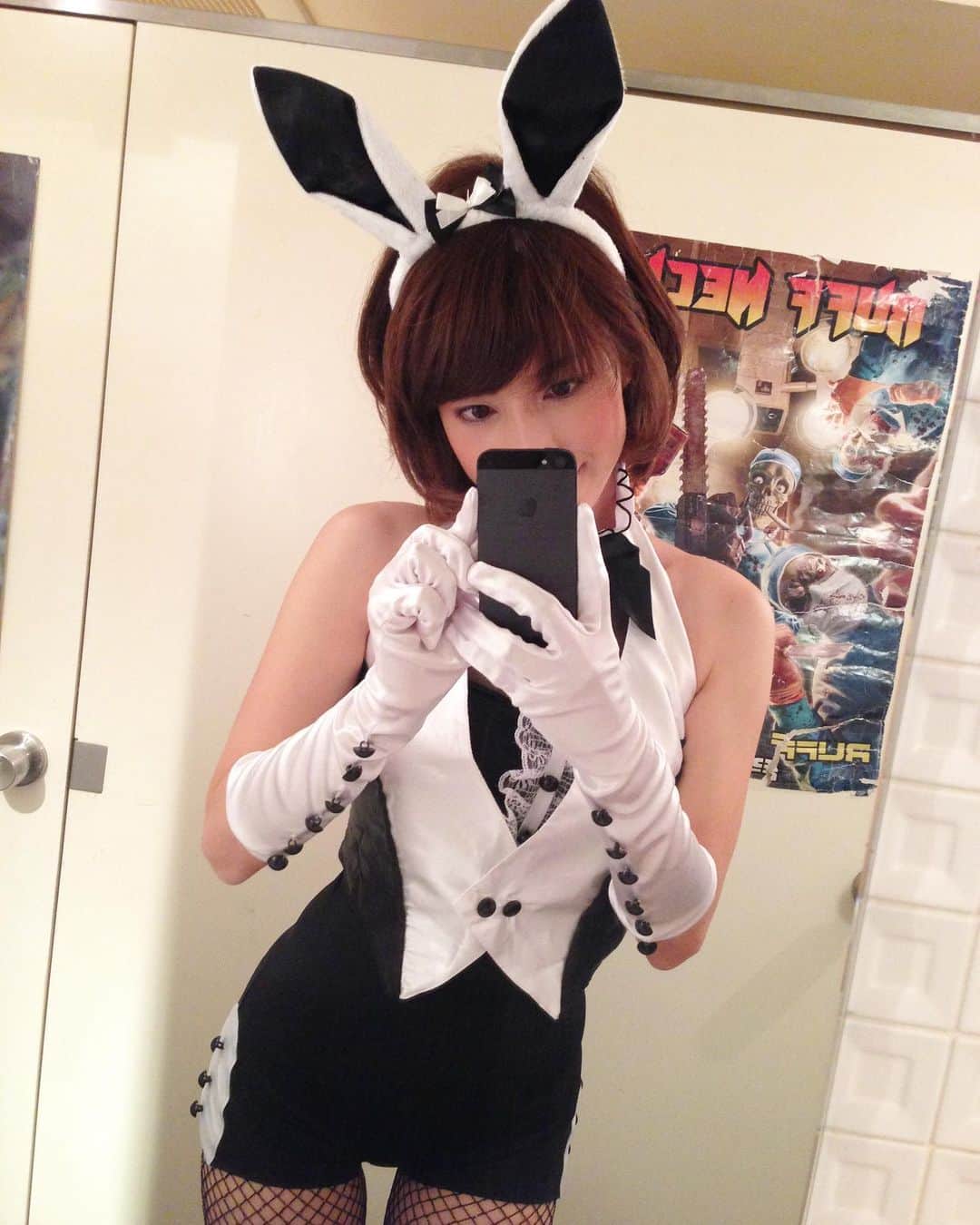 のインスタグラム：「. #バニーガール 、別バージョンも発見しました👯‍♀️ . #2012年 #8年前 . #halloween  #halloweencostume  #bunny #bunnygirl  #happy #love #peace #loveandpeace  #バニー #バニーちゃん  #ハロウィン #ハロウィンコスプレ  #ハロウィン仮装  #うさぎ  #エロで世界を救ってゆきます #世界平和 #👯‍♀️ #🐰 #=love」