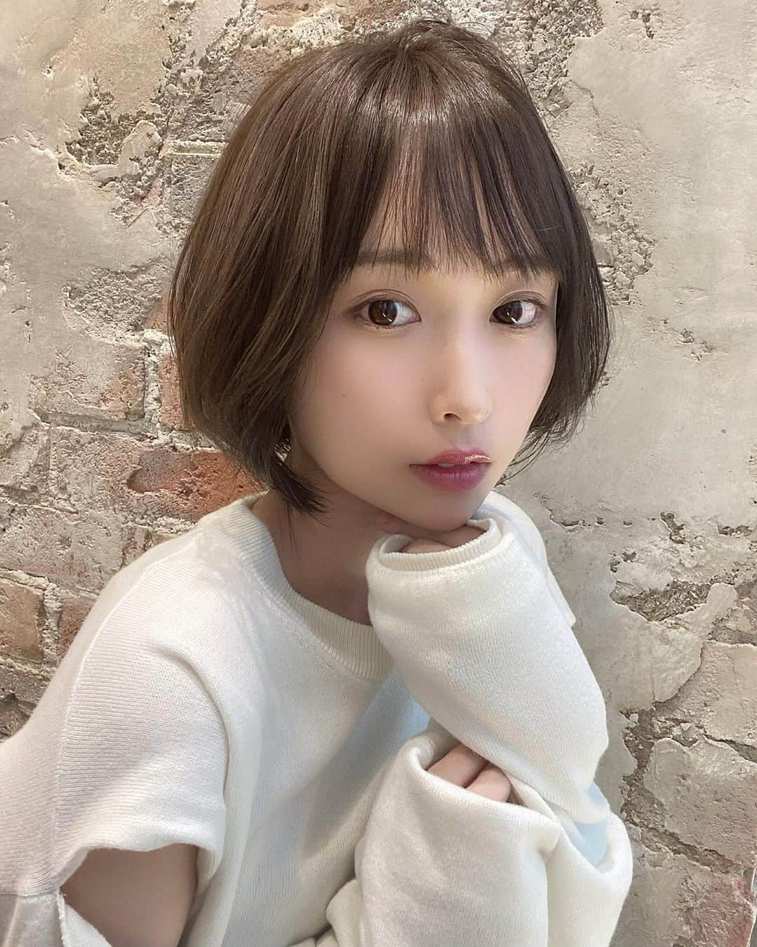 島田玲奈さんのインスタグラム写真 - (島田玲奈Instagram)「. 髪色を新しくして、長さも整えてもらったよ〜✂︎♡ @tenhouo . 毎回お任せで、いい色にしてくれる✨ . 毎日おうちにいて、人と会う機会がないけど、髪の毛を新しくするとhappyになるね！ . どうでしょうか🥰 . #newhair #ショートヘア #ショートボブ」5月19日 19時04分 - smd_rn321