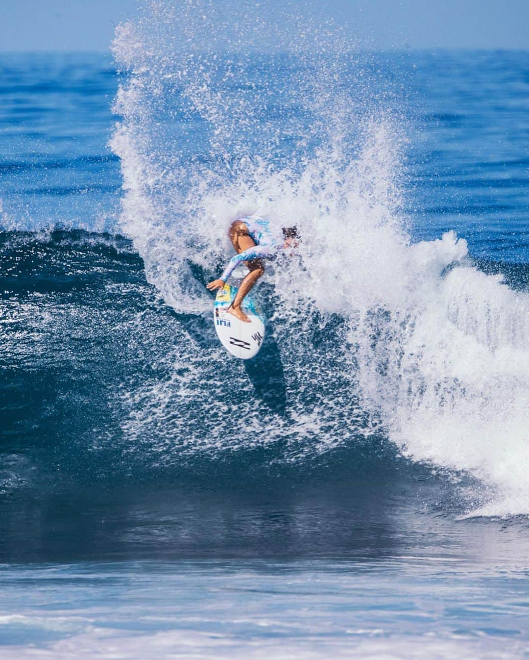 松田詩野さんのインスタグラム写真 - (松田詩野Instagram)「🍬🌿💜﻿ Hawaii in December.Love this suit! @billabongwomens ﻿ photo by @andrew_schoener ﻿ @billabongwomensjp  @h.l.n.a_store @hlna.jp  @lux_jp_official  @fijiwaterjapan  @whitebuffalo_official  #yusurfboards  #aerotech #bravo」5月19日 19時10分 - shinomatsuda