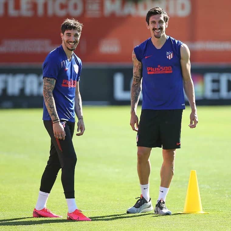 ステファン・サヴィッチのインスタグラム：「Rodjeni spremni !😄💪🏻 @simevrsaljko2 @atleticodemadrid」