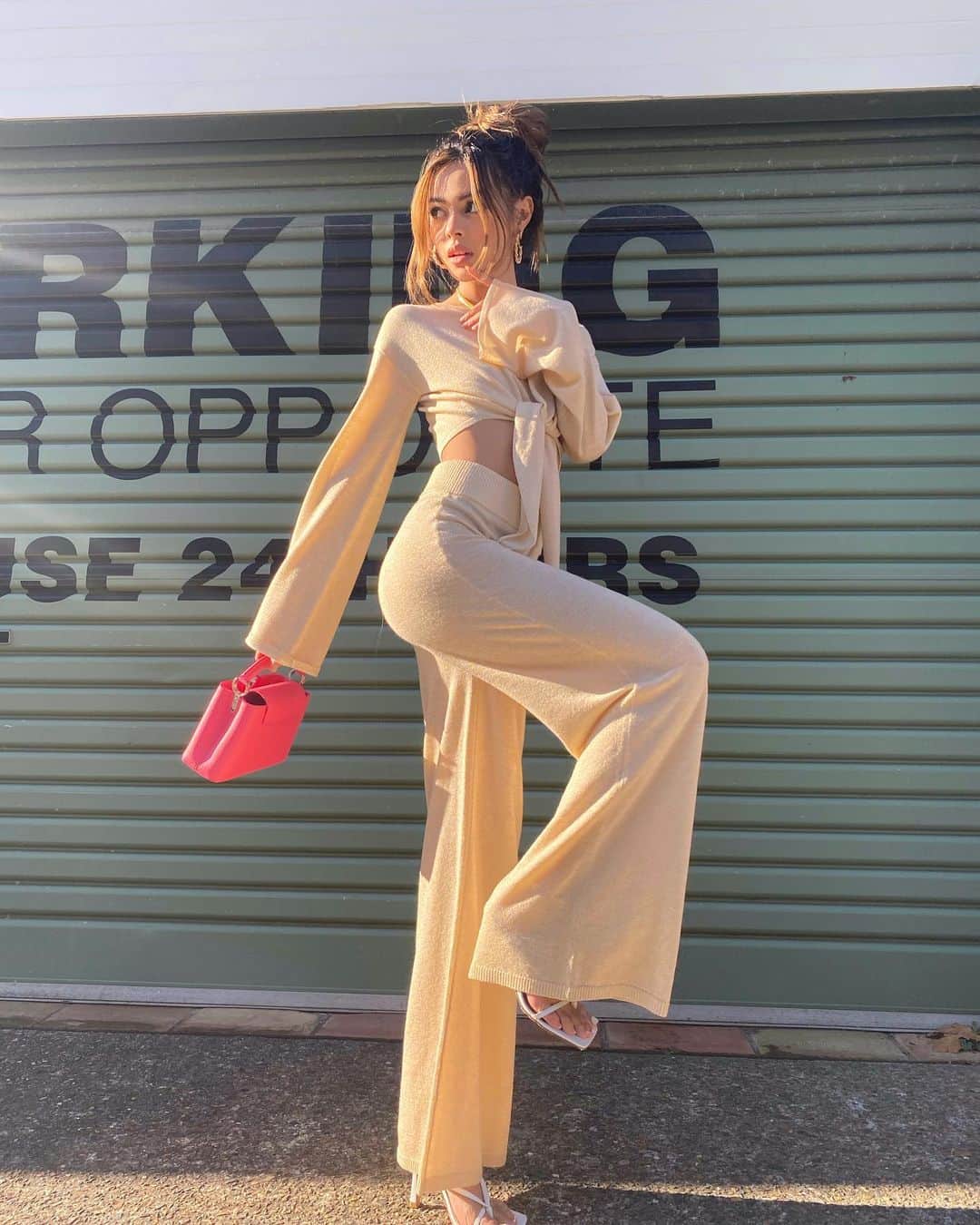 リリーマイマックのインスタグラム：「I feel kinda freeeee @songofstyle @revolve」