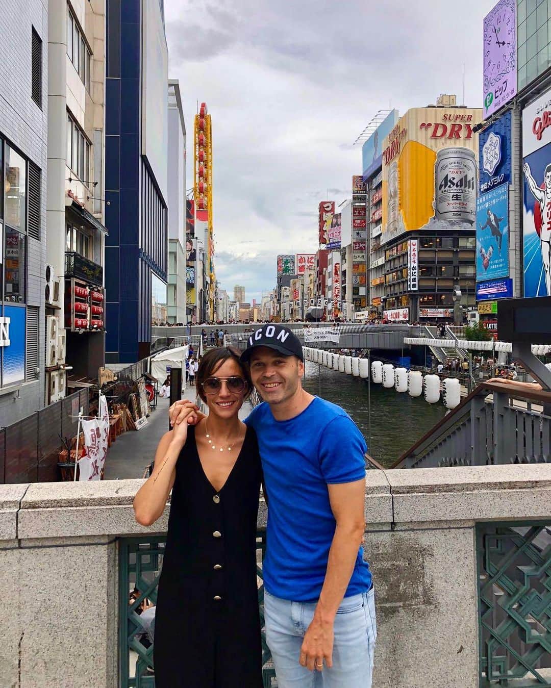 のインスタグラム：「Hace ya casi dos años que llegamos a Japón...❤️ 🇯🇵 @andresiniesta8⁣ ⁣ 日本に来てからすでにほとんど2年が経ちました ❤️🇯🇵⁣ ⁣ #throwback #lifeinjapan #ravapas💫」