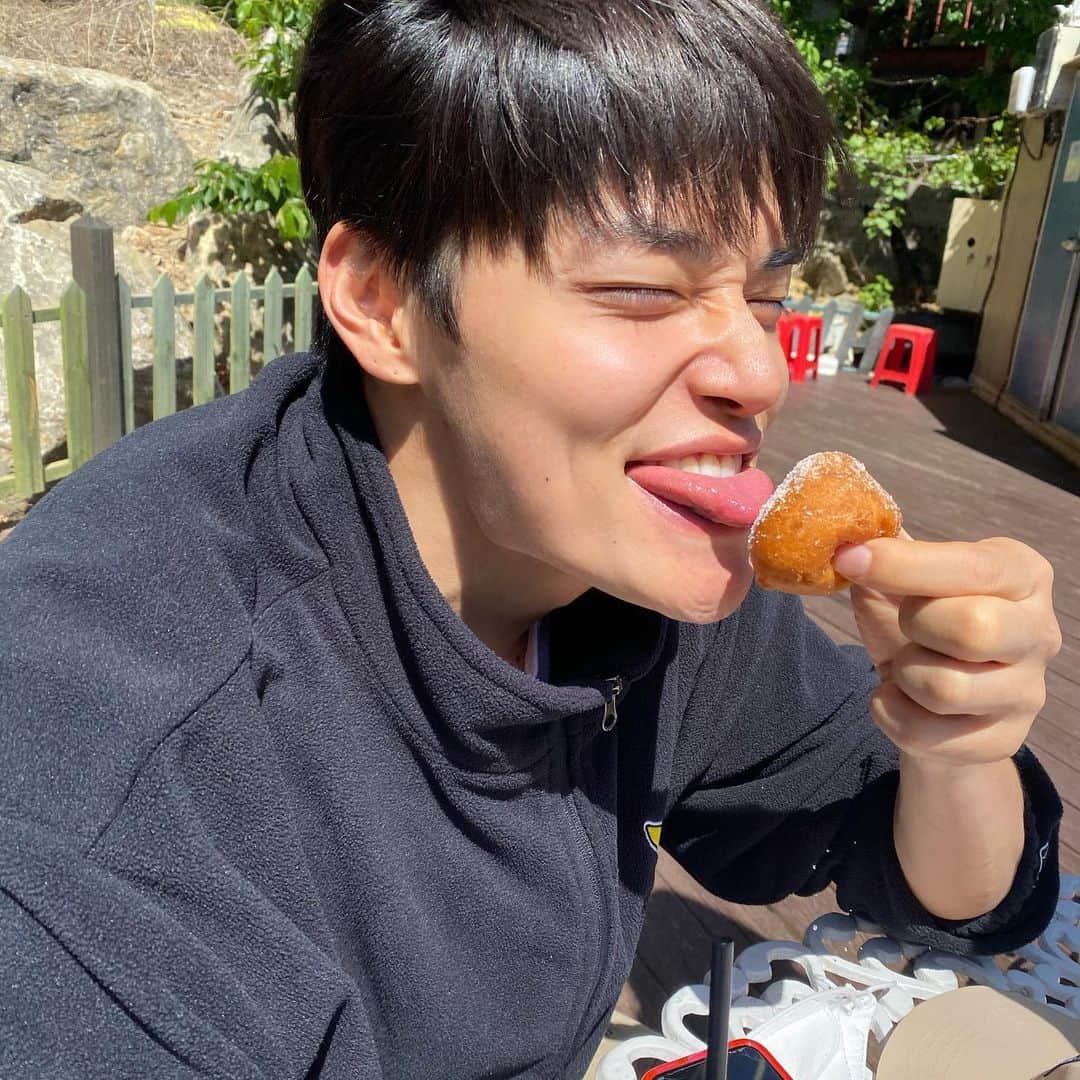 ジョンヒョクさんのインスタグラム写真 - (ジョンヒョクInstagram)「5월의 흔적들😚」5月19日 19時30分 - artistboy_