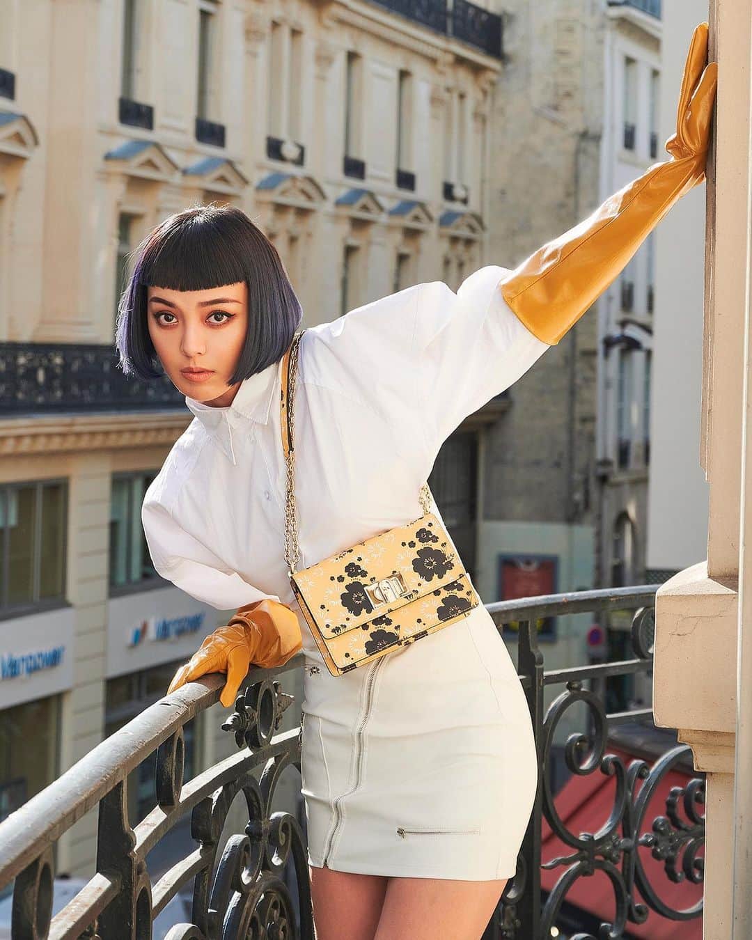 フルラのインスタグラム：「Style in bloom. @kiwileehan welcomes summer with her patterned Furla 1927.  #thefurlasociety #furlafeeling #newcollection #furla #accessories #fashion」