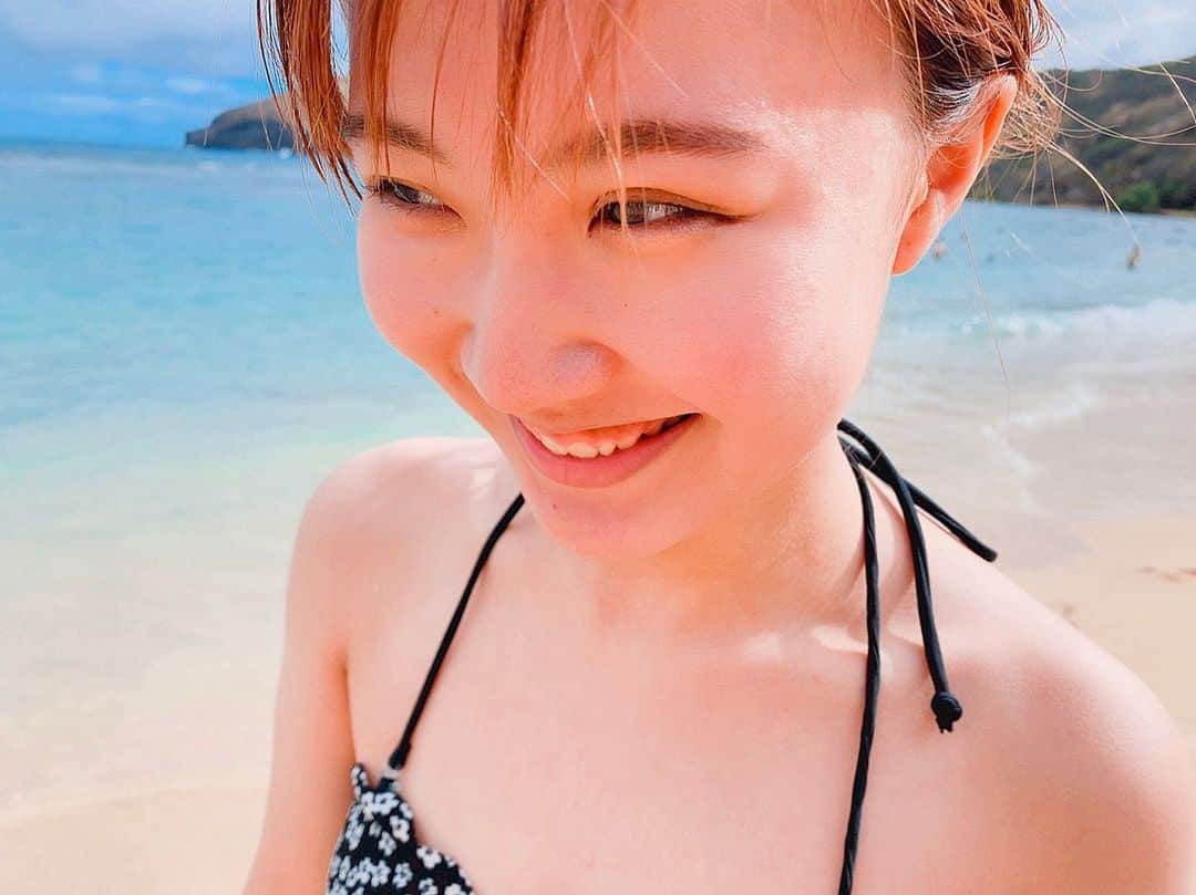 甲田友莉子のインスタグラム：「海いきたいな〜なんておもったり、、、🌈 オンライン授業が始まって パソコンとずーっとにらめっこ状態です。 とても大変、、、 目も頭もすんごく疲れます😩 大変ですけどみんなで乗り越えましょーう！👍🏻 . #hawaii #stayhome  #instagood  #キャンパスクイーン」