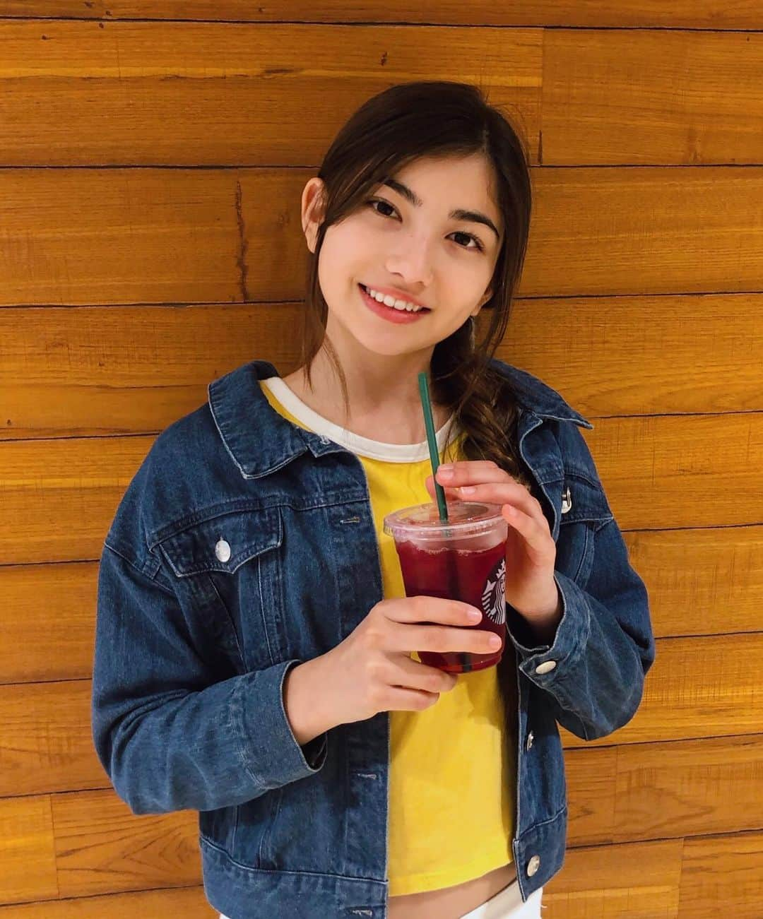 りりあさんのインスタグラム写真 - (りりあInstagram)「I missed Starbucks.  passion iced tea❤︎ #ひさしぶりの #スタバ #抹茶フラペチーノ #パッションアイスティー　#どっちにしようか迷った #love #starbucks #takeout」5月19日 19時35分 - lilliakarina