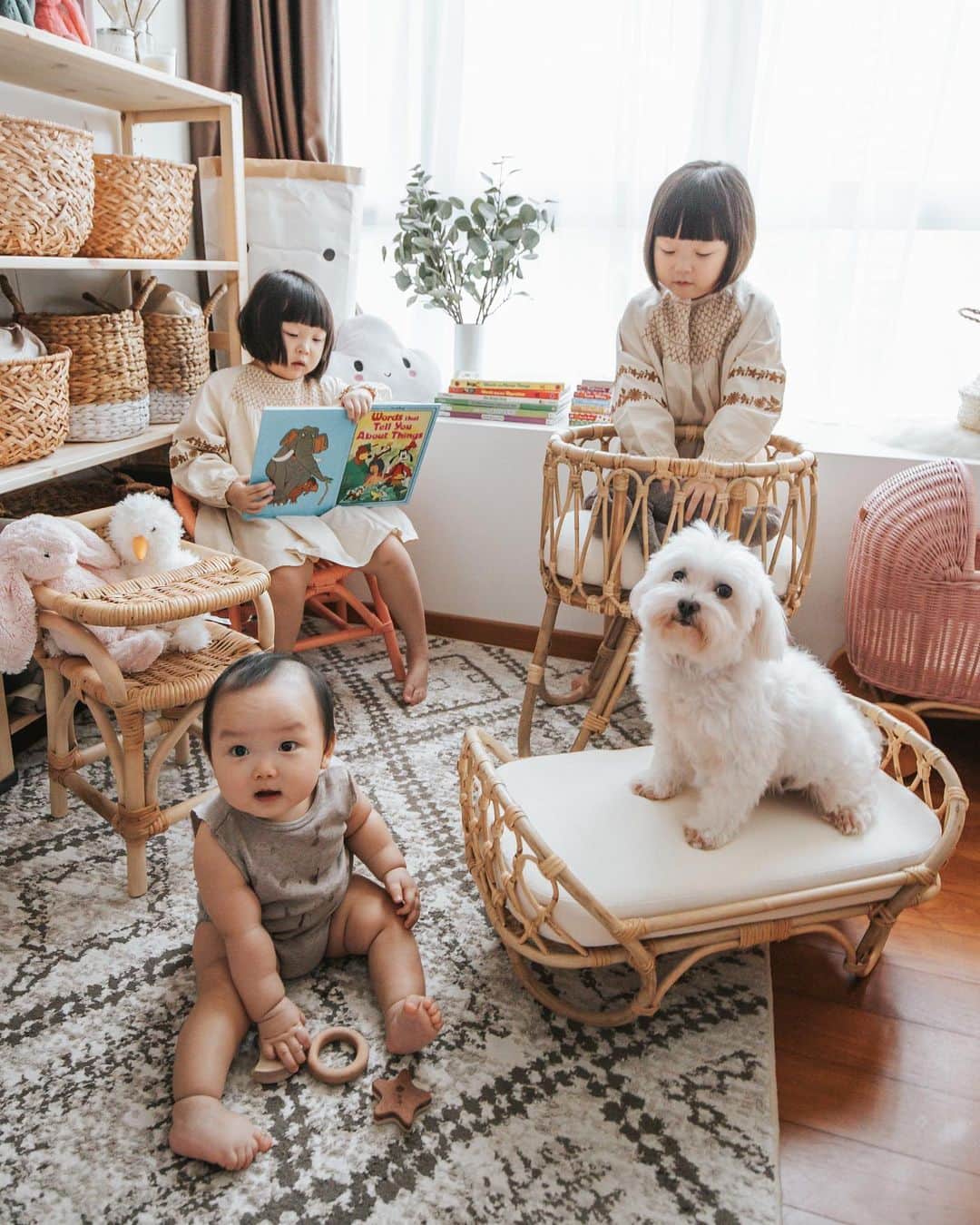 MOMOツインズのインスタグラム：「[GIVEAWAY closed]  A peek inside the kids playroom!  We spent some time to declutter their old toys and brought in these beautiful rattan kids pieces from @momiji_kids that are perfect for their pretend play! The little bassinet is exactly a mini version of Luke’s. We completed it with a doll high chair and bed. Too cute!  We have a complete set of this trio worth $377 to giveaway. For a chance to win, simply:  Tag a friend who would love this too. (one friend per entry)  Like this post, follow us and @momiji_kids  Applicable to Singapore residents only. Ends Fri, 22 May. All the best!」