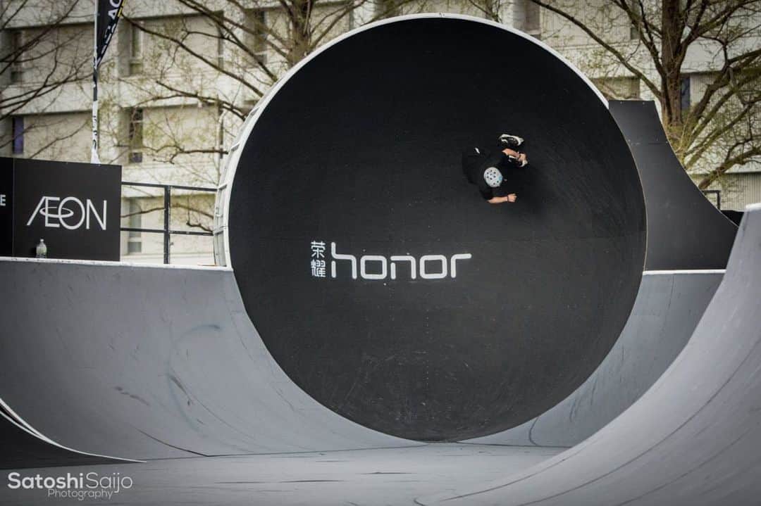 安床武士のインスタグラム：「🌍🌕🌗🌑 at @fiseworld Hiroshima. 📷 @satoshi.saijo . #tb  @usdskates  @goodskates_inc  @canamonroad_japan  @lzbn_official  @papasu1048  #fiseworld #rollerblading #inlineskate #takeshiyasutoko #インラインスケート #安床武士」