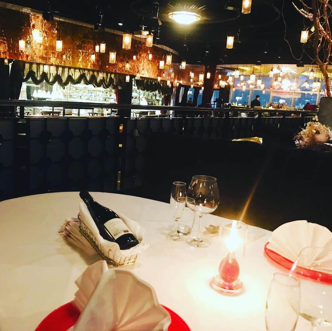 レガートさんのインスタグラム写真 - (レガートInstagram)「CafeLegato Private Sofa Seat #cafelegato #shibuya#shibuyacrossing #shibuyadinner #shibuyadate #渋谷 #渋谷カフェ#渋谷ディナー #渋谷シャレオツカフェ #渋谷レストラン #渋谷デートスポット #渋谷グルメ #渋谷ランチ #お祝ディナー #渋谷夜景スポット #渋谷スカイ #legato#カフェレガート」5月19日 20時07分 - cafe_legato_tokyo