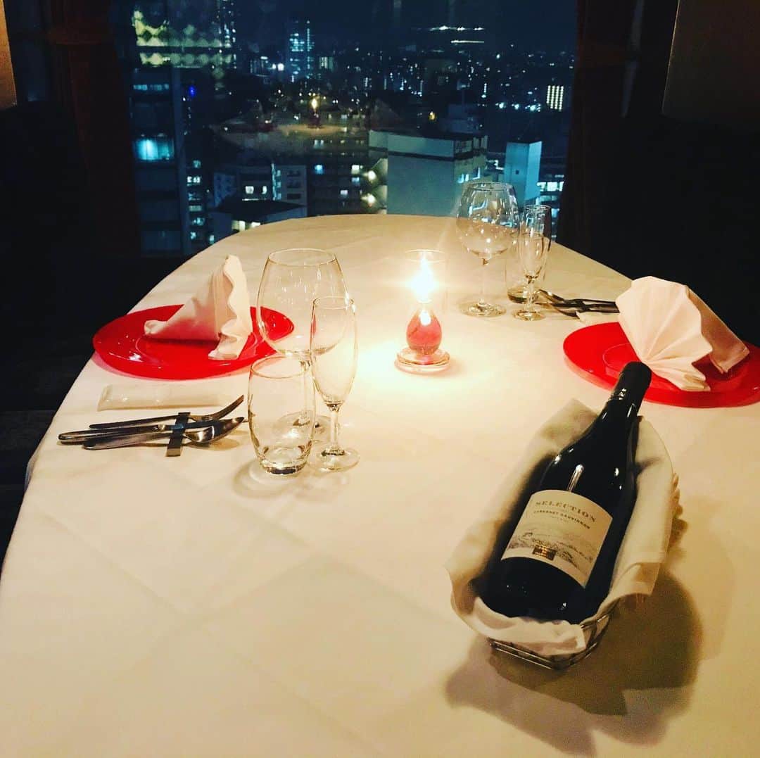 レガートさんのインスタグラム写真 - (レガートInstagram)「CafeLegato Private Sofa Seat #cafelegato #shibuya#shibuyacrossing #shibuyadinner #shibuyadate #渋谷 #渋谷カフェ#渋谷ディナー #渋谷シャレオツカフェ #渋谷レストラン #渋谷デートスポット #渋谷グルメ #渋谷ランチ #お祝ディナー #渋谷夜景スポット #渋谷スカイ #legato#カフェレガート」5月19日 20時07分 - cafe_legato_tokyo