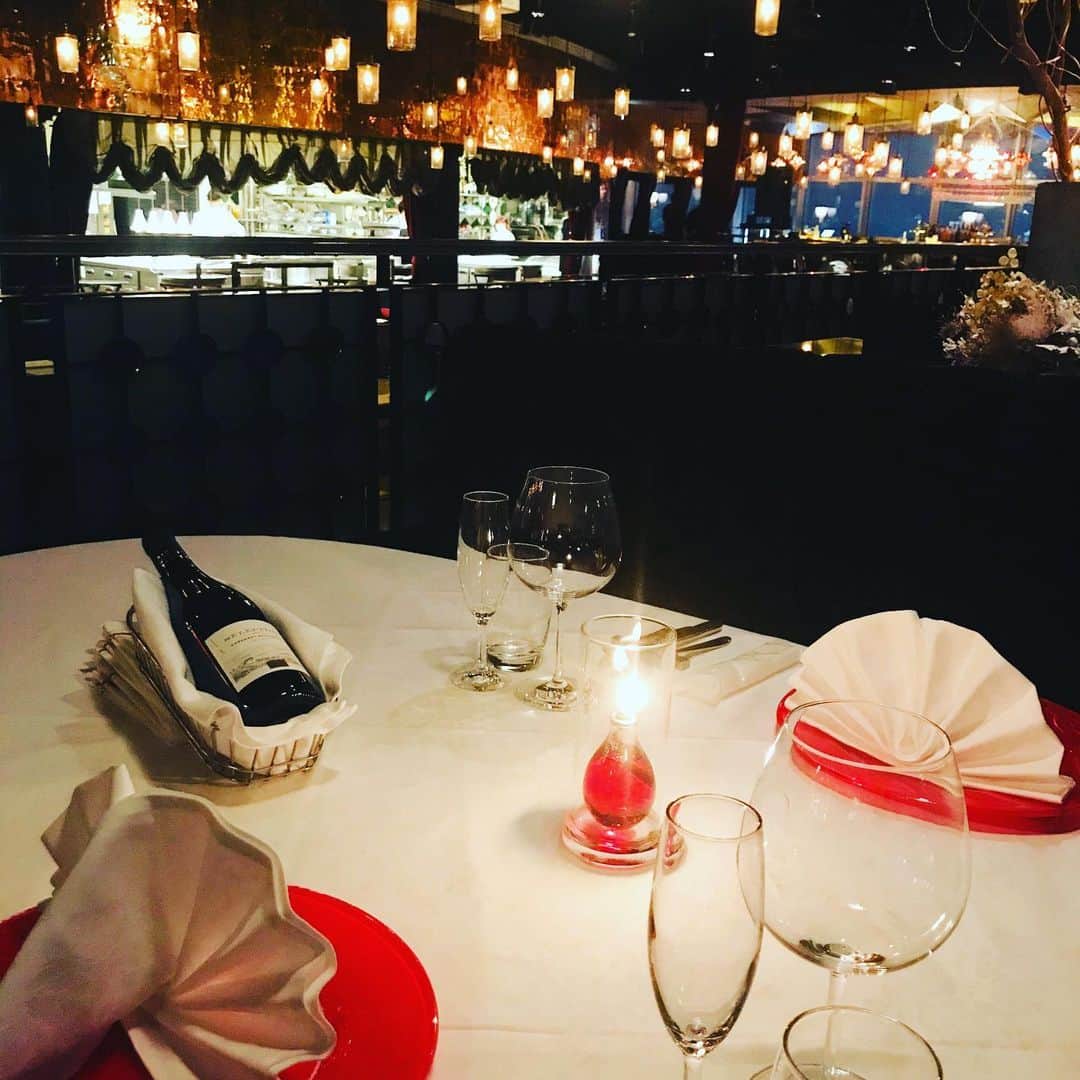 レガートさんのインスタグラム写真 - (レガートInstagram)「CafeLegato Private Sofa Seat #cafelegato #shibuya#shibuyacrossing #shibuyadinner #shibuyadate #渋谷 #渋谷カフェ#渋谷ディナー #渋谷シャレオツカフェ #渋谷レストラン #渋谷デートスポット #渋谷グルメ #渋谷ランチ #お祝ディナー #渋谷夜景スポット #渋谷スカイ #legato#カフェレガート」5月19日 20時07分 - cafe_legato_tokyo