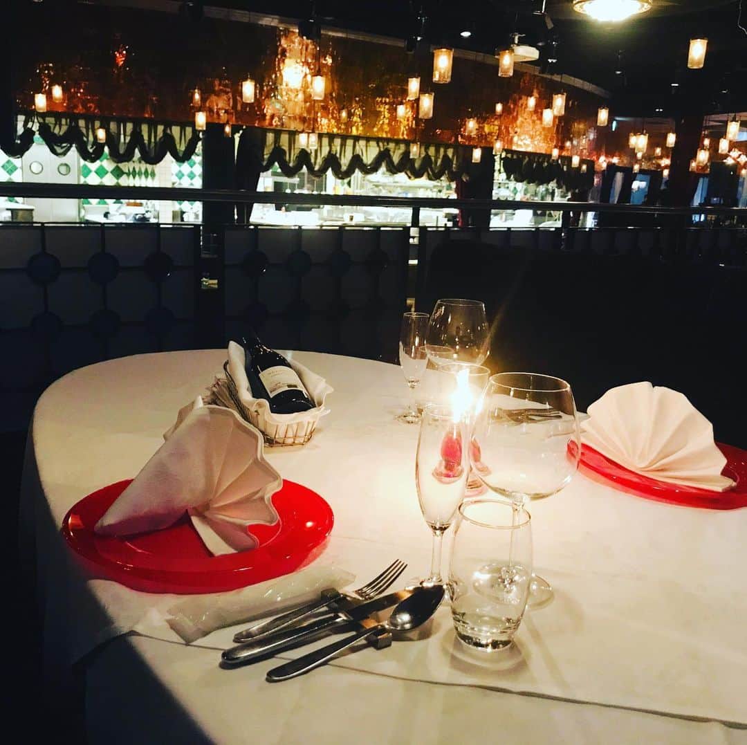 レガートさんのインスタグラム写真 - (レガートInstagram)「CafeLegato Private Sofa Seat #cafelegato #shibuya#shibuyacrossing #shibuyadinner #shibuyadate #渋谷 #渋谷カフェ#渋谷ディナー #渋谷シャレオツカフェ #渋谷レストラン #渋谷デートスポット #渋谷グルメ #渋谷ランチ #お祝ディナー #渋谷夜景スポット #渋谷スカイ #legato#カフェレガート」5月19日 20時07分 - cafe_legato_tokyo