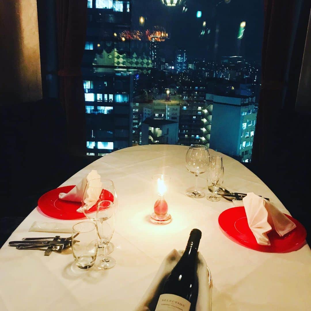 レガートさんのインスタグラム写真 - (レガートInstagram)「CafeLegato Private Sofa Seat #cafelegato #shibuya#shibuyacrossing #shibuyadinner #shibuyadate #渋谷 #渋谷カフェ#渋谷ディナー #渋谷シャレオツカフェ #渋谷レストラン #渋谷デートスポット #渋谷グルメ #渋谷ランチ #お祝ディナー #渋谷夜景スポット #渋谷スカイ #legato#カフェレガート」5月19日 20時07分 - cafe_legato_tokyo