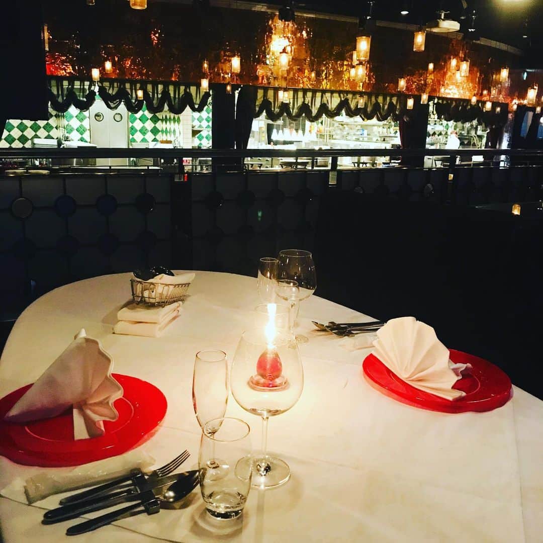 レガートさんのインスタグラム写真 - (レガートInstagram)「CafeLegato Private Sofa Seat #cafelegato #shibuya#shibuyacrossing #shibuyadinner #shibuyadate #渋谷 #渋谷カフェ#渋谷ディナー #渋谷シャレオツカフェ #渋谷レストラン #渋谷デートスポット #渋谷グルメ #渋谷ランチ #お祝ディナー #渋谷夜景スポット #渋谷スカイ #legato#カフェレガート」5月19日 20時07分 - cafe_legato_tokyo