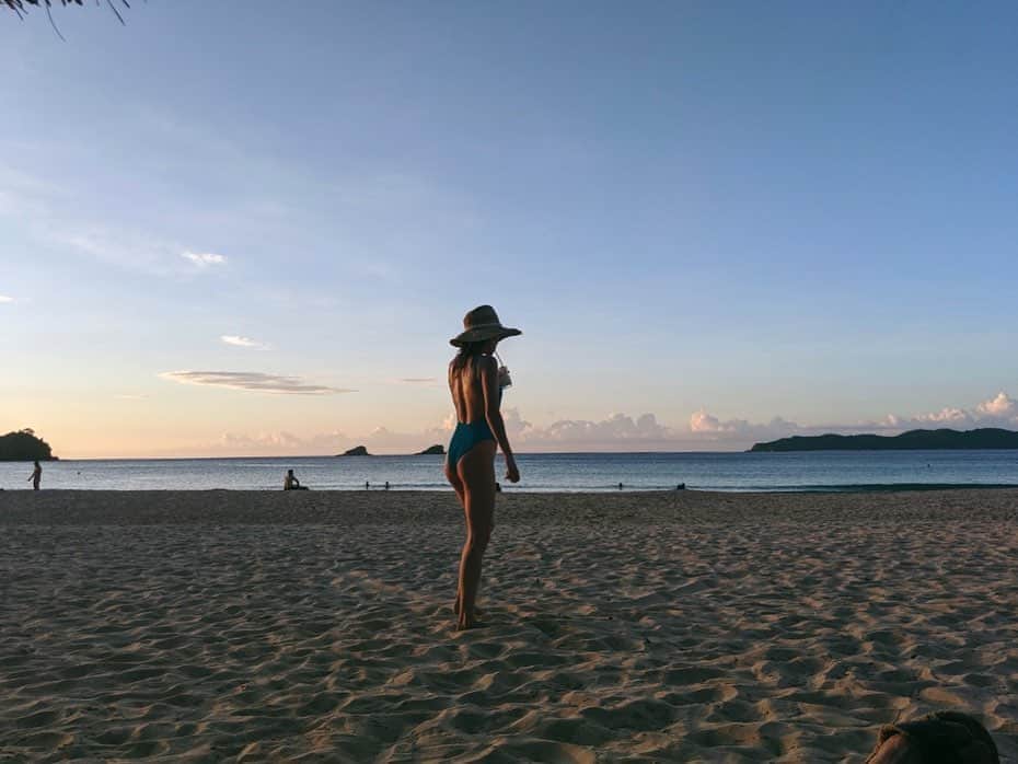 安田唯のインスタグラム：「Perfect sunset 🥥🧡1.2.3.....??」