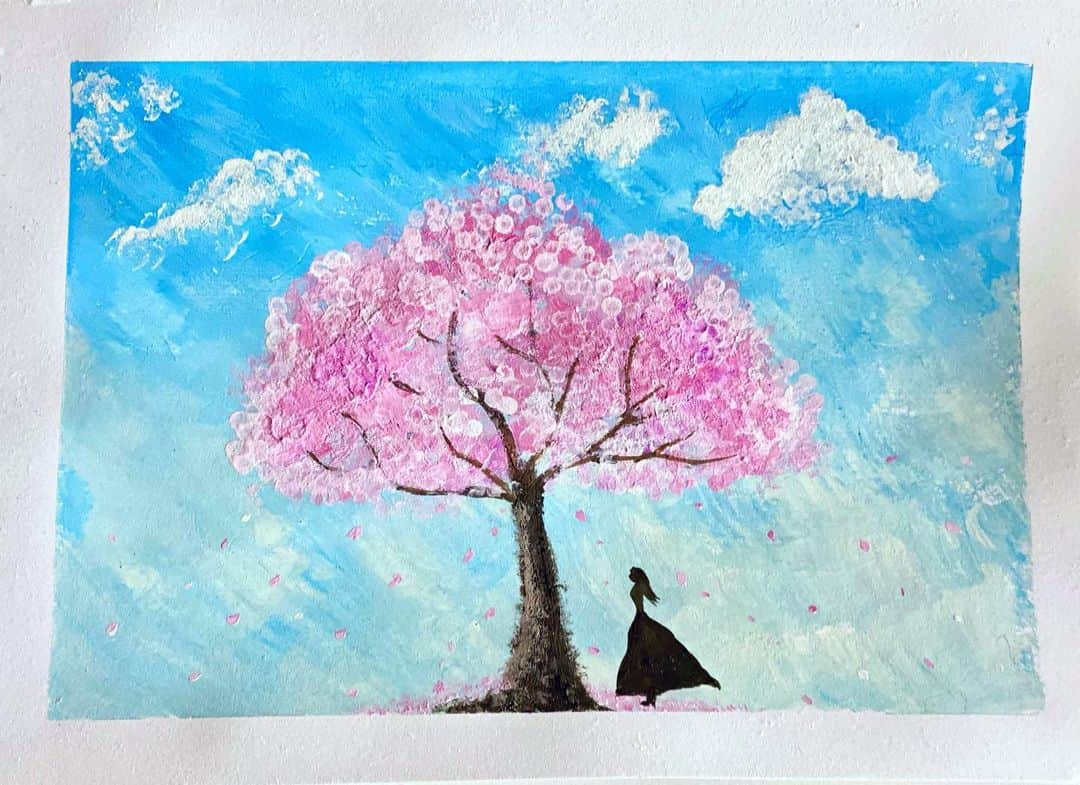 菜々香のインスタグラム：「菜々香画伯。 テーマ、、、 「お城から抜け出して出会いを求めるプリンセス」  です。笑笑笑👸  絵心がない事で有名なわたしですが 描いてみたら意外と可愛くかけましたうわぁいやったぁぁ！笑  絵描くのは好きです 無になれるのです  まだ春から夏へと切り替えられていないみたいです わたし 桜がどうしても描きたかった！笑  #菜々香画伯#水彩画#おうち時間#cherryblossom#art」