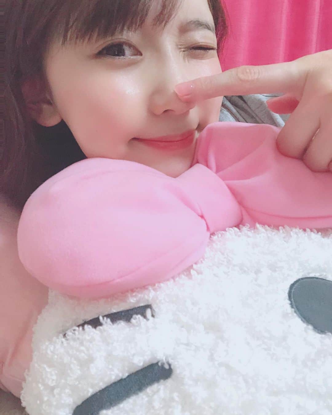 大段舞依のインスタグラム：「﻿ ﻿ 最近、コメントやDMで美容やメイクについての﻿ 質問が多かったので答えながら紹介します＾＾﻿ ﻿ ﻿ まず女の子から多かったメイク落とし💄﻿ ﻿ 美容マニアさん達やお仕事のスタッフさん達が﻿ オススメしてたDUO使ってるよ〜🥰﻿ ﻿ ﻿ スルッとメイクと馴染んで落ちるし﻿ 落とした後のつっぱり感がないから嬉しい！！﻿ 毛穴の黒ずみも使っていくうちに綺麗になるし﻿ 乾燥肌 敏感肌の方にも使えるの✨﻿ ﻿ 洗い終わった後、お肌がしっとりもっちり♡﻿ ﻿ ﻿ せっかく今、大好きな美容のお仕事してるし﻿ これから美容系たくさん載せようと思うから﻿ 気になる事などあったらコメント下さい🥰﻿ ﻿ ストーリー ハイライトにも残すねっ💕﻿ ﻿ ﻿ #クレンジング #メイク落とし #スキンケア﻿ #毛穴 #デュオ #DUO #美容　﻿ ﻿」
