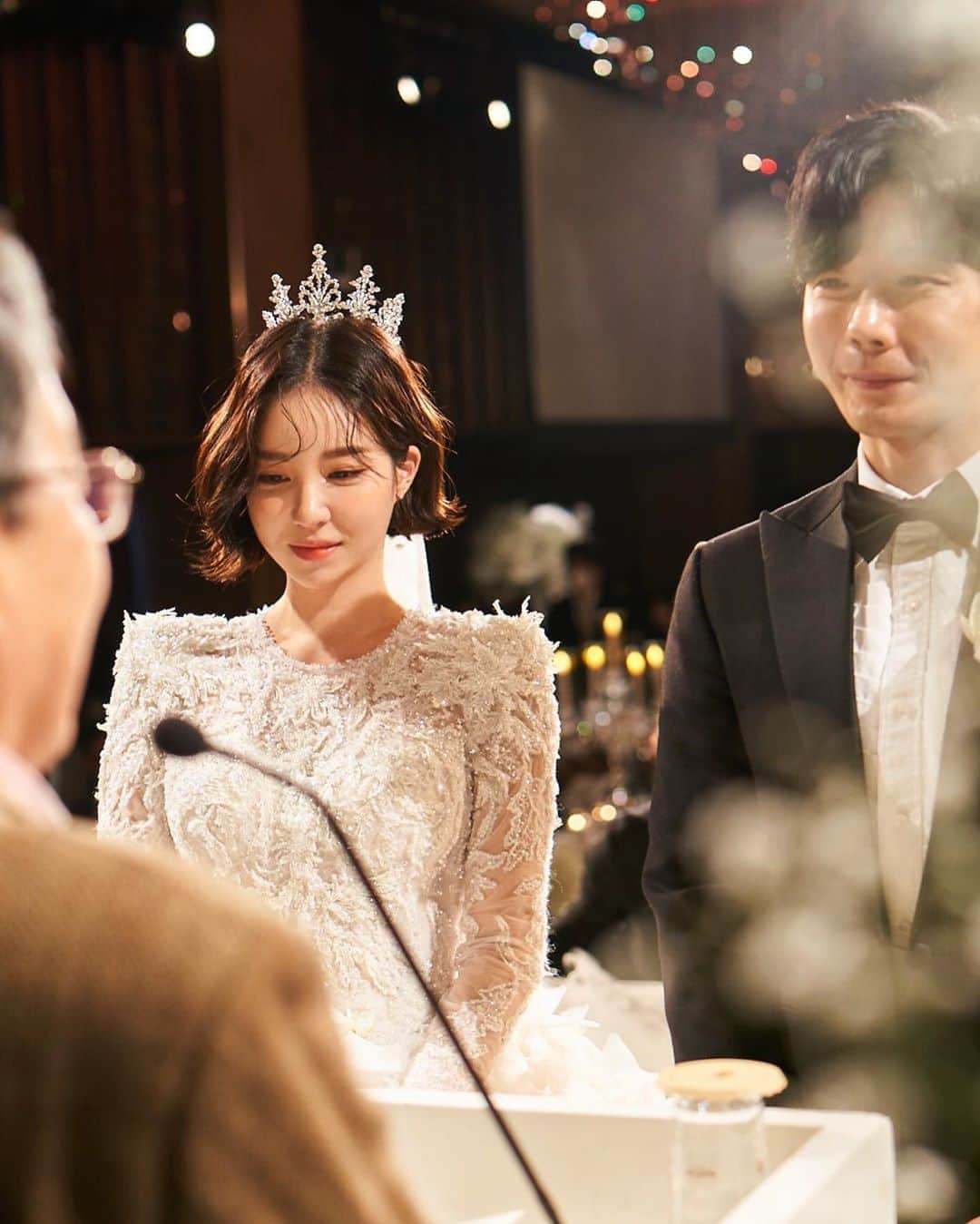 カン・ヘヨンさんのインスタグラム写真 - (カン・ヘヨンInstagram)「0307💍👑🎩 그나저나 우리의 #결혼식 사진은 언제 나올까 기다리다 원본 먼저💓 (사진만 봐도 또 행복해지고 설레는 #웨딩데이 👰🏻🤵🏻) . #본식 #본식스냅 #무이스튜디오 #반얀트리 #반얀트리웨딩 #단발웨딩」5月19日 20時28分 - mangdoo_noona