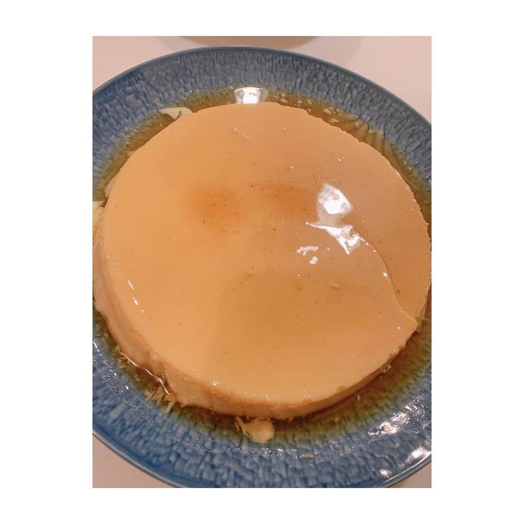 若林翔子のインスタグラム：「. . キムチ鍋のあとの ドデカぷりん♡  #プリン　#フライパン　#手作り」