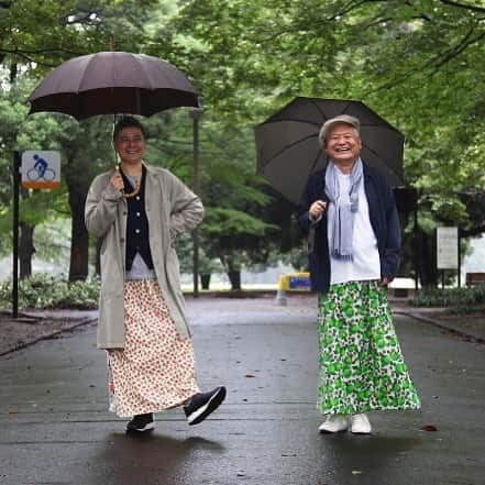 ほぼ日刊イトイ新聞さんのインスタグラム写真 - (ほぼ日刊イトイ新聞Instagram)「【雨の日はのんびりと「黄昏」でも】 南伸坊さんと糸井重里が めくるめく雑談をくりひろげる 「黄昏」シリーズ。 なぜかいつも雨が降っているんですよね。 のんびりしたくなったら プロフィールリンクからのぞいてみてください。 「アンジェリーナ・ジョリーナ」シリーズが うまれたのは2010年に掲載された 「スカート編」でした。 https://www.1101.com/tasogare_skirt/index.html  #南伸坊 #糸井重里 #スカート？ #ほぼ日 #ほぼ日刊イトイ新聞  #ほぼ日のよみもの #黄昏」5月19日 20時31分 - hobonichi1101