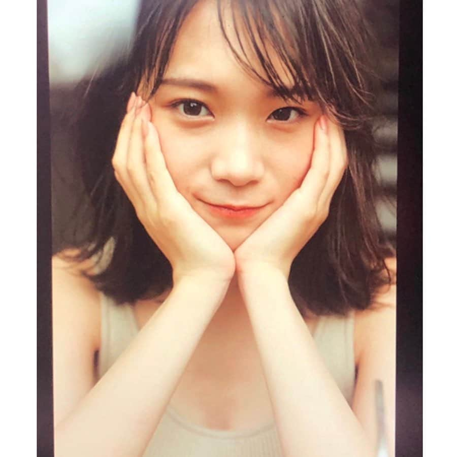 秋元真夏さんのインスタグラム写真 - (秋元真夏Instagram)「真夏です♪  2nd写真集のしあわせにしたいを 撮影する前に実は試し撮りを させてもらっていました😊  なのでちょこっと公開です📸✨ 写真もメイクもお洋服も とっても素敵でした💕  #しあわせにしたい #まだまだ見てね #💕」5月19日 20時35分 - manatsu.akimoto_official