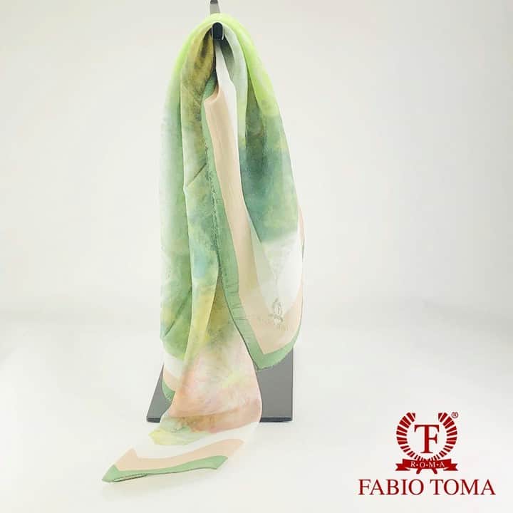 ファビオトーマさんのインスタグラム写真 - (ファビオトーマInstagram)「Flowers and leaves on a Cotton and silk square scarf.  DONNA by Fabio Toma.  #voguemagazine #vogueitalia #donna」5月19日 20時59分 - fabio_toma