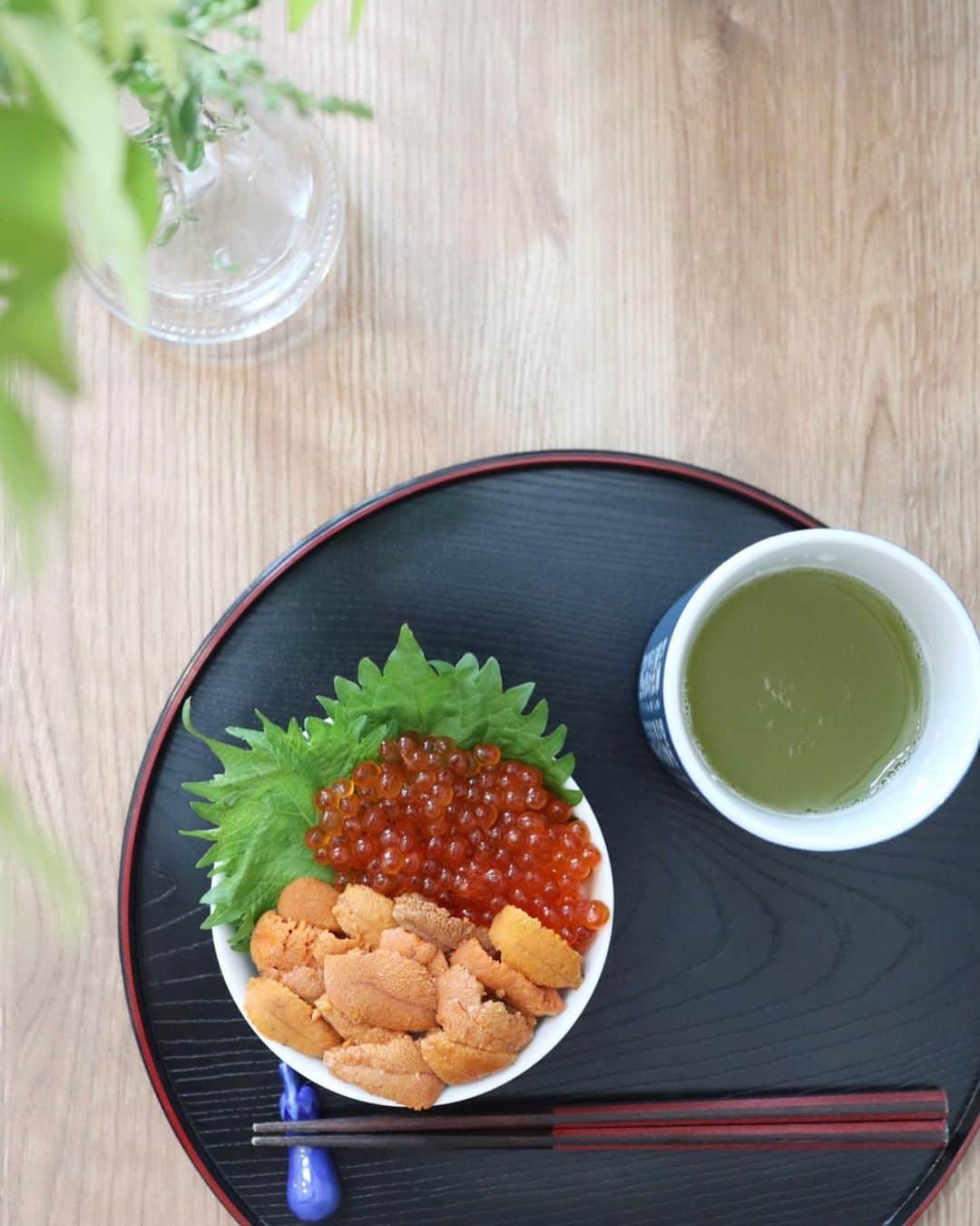 リナのインスタグラム：「@reachstock . 今夜の夕ご飯は、 豊洲市場でプロの料理人さん向けに 仲卸を営んでいる「大宗」の目利きが選んだ 『おがわの生うに』を使ったうに丼❤︎ . 大粒で肉厚のうにが これでもかってほど入っていて おうちで贅沢な時間を堪能できちゃいました♪ . コロナによるレストランの営業自粛の影響で、 高級ウニを通常よりも30～50％ほど安く購入できるんだそう⭐️ ↓↓↓ REACH STOCKのWEBサイトで おがわの生うにが買えるので、気になる方は検索してね！ . . .  新型コロナウィルスによる影響で行き場を 失ってしまった商品のPR支援プロジェクトに参加しています⭐︎ ................................................ #dinner #donburi #donburibowl #tsukiji #reachstock #食べて応援 #ウニ #SPADコロナ支援PR #どんぶり #どんぶり飯 #うに丼 #うにいくら丼 #ウニ #ウニ丼 #贅沢ディナー #贅沢どんぶり #贅沢どん #和食ごはん #おすし #お寿司大好き #食べて応援」