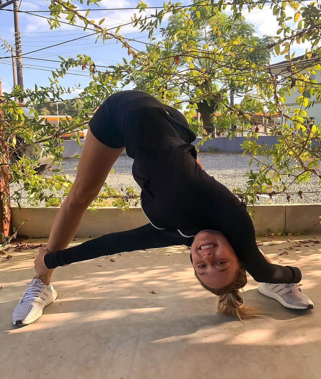 Jessica sayonara maierさんのインスタグラム写真 - (Jessica sayonara maierInstagram)「Don’t let your mind bully your body... and vice versa. 😁👌🏽 . . . . .  #free #gym #gymnastics #body #loveyourself #motivation #rythmicgymnastics #youcandoit #believe #flexibilitytraining #flex #flexibility #lifestyle #womanpower #girlpower」5月19日 20時58分 - sayonaramaier