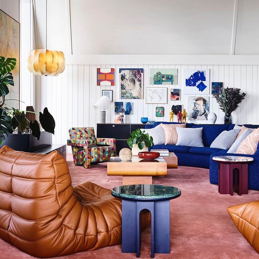Interior | Lifestyle | Loveのインスタグラム：「Colourfull livingroom inspiration from @flackstudio_  for Vogue Living Online @vogueliving」