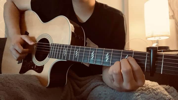 KAZUKI【ANFiNY】のインスタグラム：「リクエストの中から一曲😌 中学時代めちゃ思い出した笑  オーダーメイド / RADWIMPS _  忘れたい でも忘れない こんな想いをなんと呼ぶのかい  胸が騒がしい でも懐かしい こんな想いをなんと呼ぶのかい _  この部分いいよなあ…☺️ #ANFiNY #FANFiNY笑顔の輪チャレンジ  #RADWIMPS #オーダーメイド」