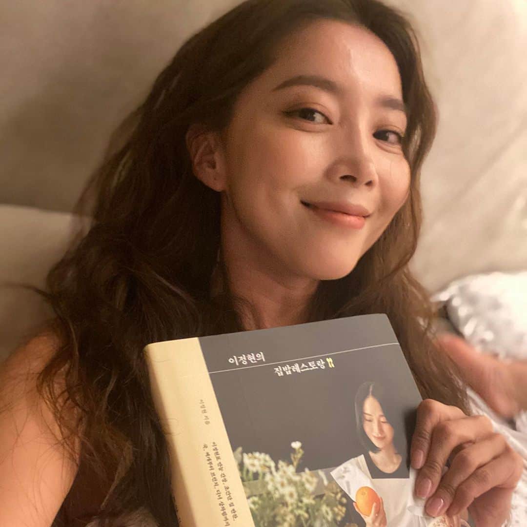 オ・ユナさんのインスタグラム写真 - (オ・ユナInstagram)「예쁜 정현이 요리책#이정현의집밥레스토랑 간편 요리법!! 다 만들어 봐야지~ 땡큐~~!! ❤️👍😍」5月19日 21時33分 - ya9579