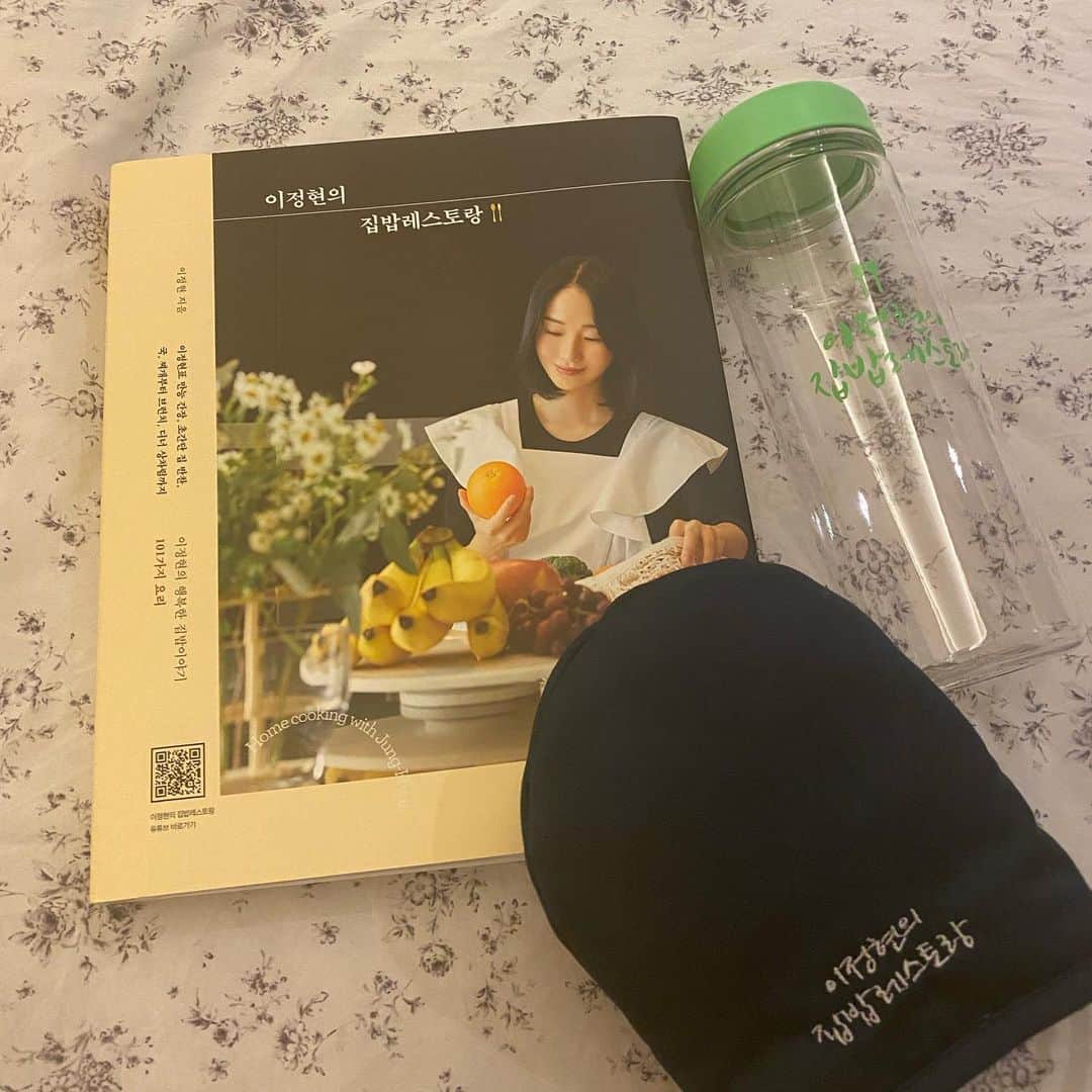 オ・ユナさんのインスタグラム写真 - (オ・ユナInstagram)「예쁜 정현이 요리책#이정현의집밥레스토랑 간편 요리법!! 다 만들어 봐야지~ 땡큐~~!! ❤️👍😍」5月19日 21時33分 - ya9579