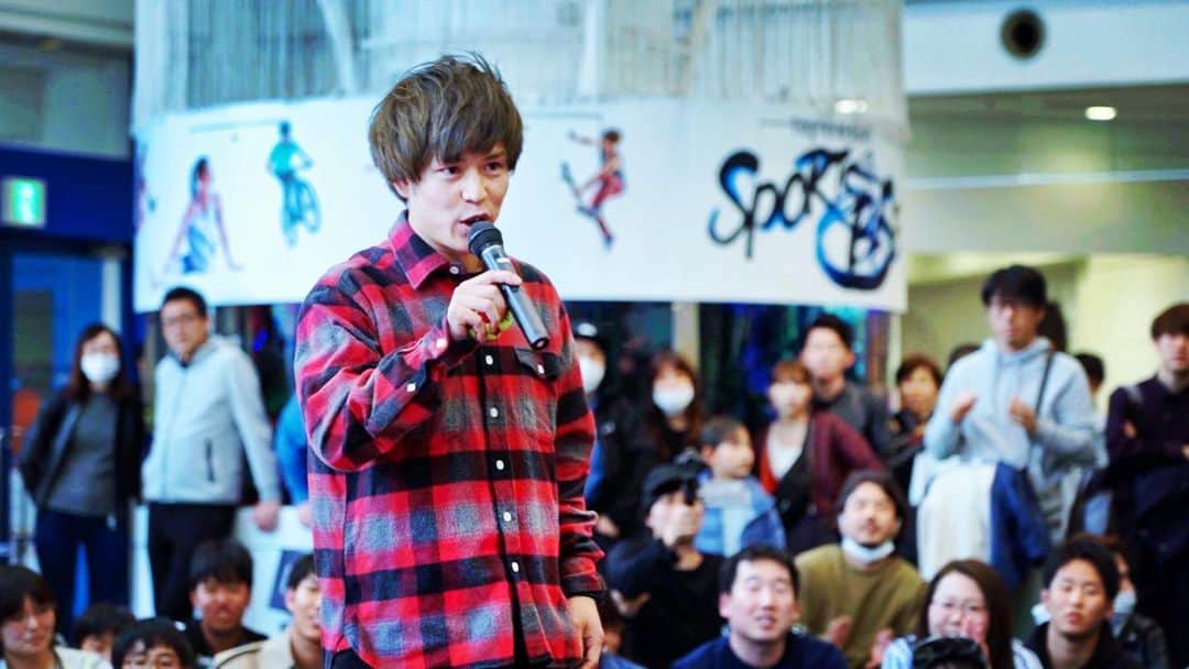 石田太志のインスタグラム：「I performed footbag at FREESTYLE FOOTBALL DREAM MATCH in AQUA CITY ODAIBA. #footbag #taishiishida #soccer #follow #worldchampion #performance #performer #instagramer #hackysack #freestylefootball #freestyle #football #odaiba #tokyo #aquacity」