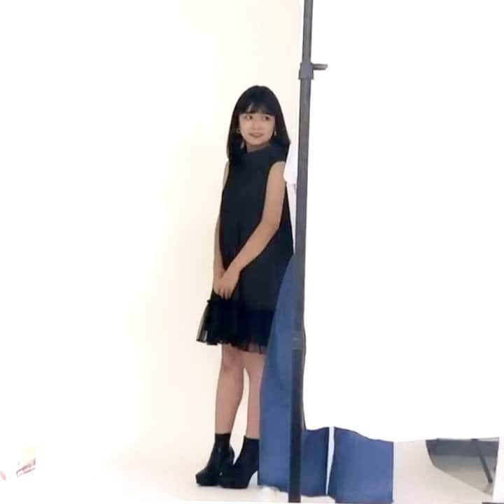 のインスタグラム：「去年の撮影時の💐 懐かしいなぁ、、 素敵な時間でした😌💕 #フレキャン　#ミスコン #カメラ #カメラマンさん #撮影 #撮影モデル #blt #雑誌 #被写体モデル #被写体 #モデル #雑誌モデル #読モ #読者モデル #女子大生 #笑顔 #女子大生コーデ #大学生  #tittyandco #randa #ワンピース #ブーツ #ootd #makeup #cosme #素敵な時間 #lll #model #camera #flf」
