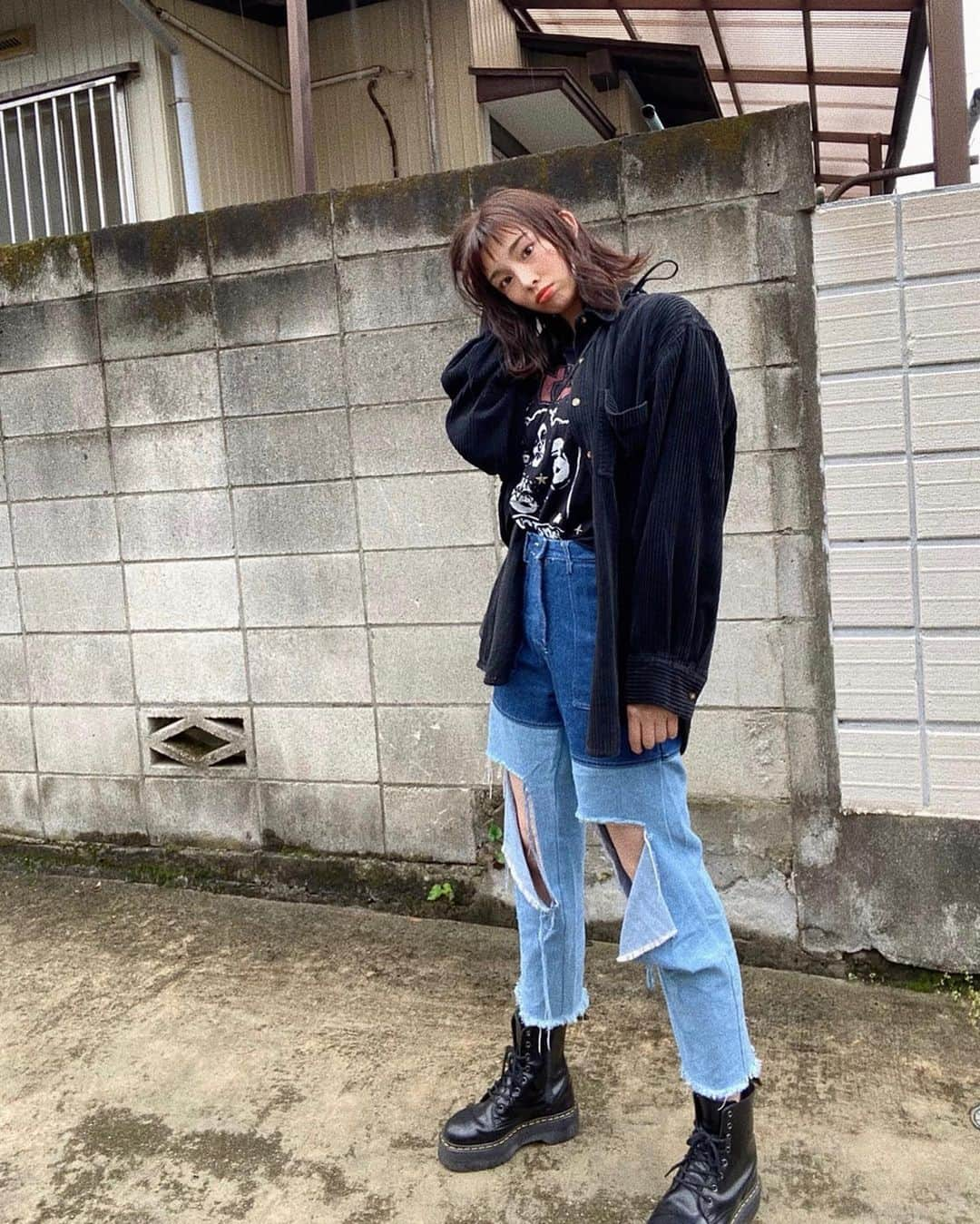 松井貴香さんのインスタグラム写真 - (松井貴香Instagram)「- - ᵀᵒᵈᵃʸˢ ᴷⁱᶜᵒᵈᵉ - - 雨続きですね☹️☔︎ - #0518 #私服 #キコーデ #雨 #ダメージデニム #マーチン #ootd #outfit #kicode #fashion #damagedenim #denim #code #drmartens #kiss #instagood #like4likes #followｍe」5月19日 21時38分 - kiko414_m