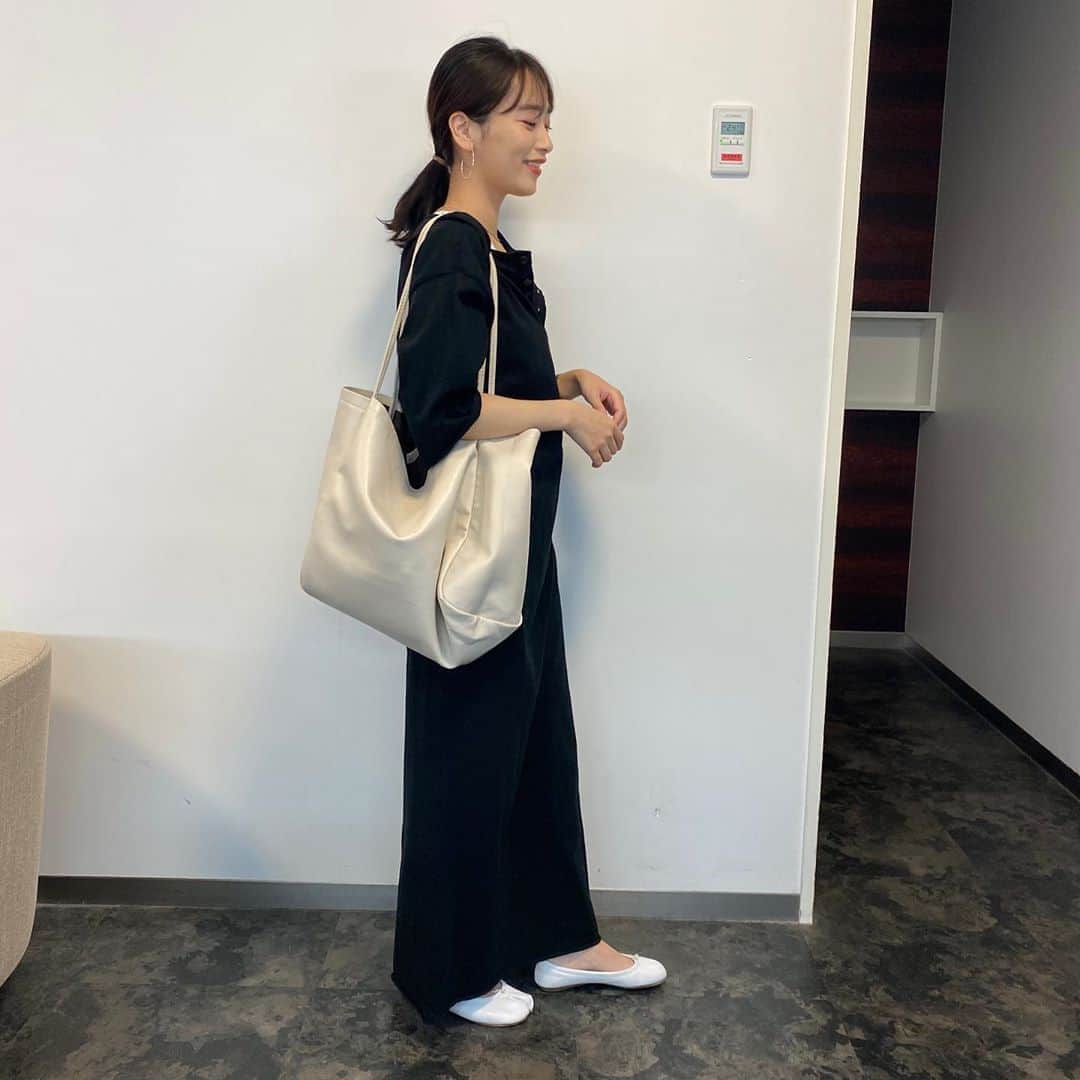 近藤千尋さんのインスタグラム写真 - (近藤千尋Instagram)「今日もお疲れ様でした💖 テラハを見て寝たいけど睡魔に負けそうな夜。。。🌠 このバック、軽くてリバーシブル❤️ カチッとしてなくて何にでも合いますなぁ❤️ @ajuga.shop  セレクト商品で26日発売です✨☺️ #黒もあるんだなぁ #更新しながら目が閉じていく 笑」5月19日 21時51分 - chipichan.1215