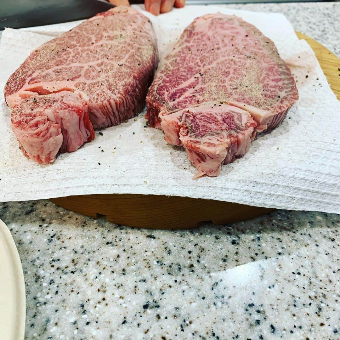 金村義明さんのインスタグラム写真 - (金村義明Instagram)「焼肉かねむら開店！今夜は甥っ子ファミリー貸し切り＆三男坊カップルと長崎牛＆肉山２９ホルモン＆金目鯛＆ホッケ＆絶品カレー！ #クソコロナええ加減にせぇ  #1日も早く終息しますように  #1日も早く特効薬を #医療従事者の方々に感謝  #保健所の皆様に感謝です  #保育士介護士の方々に感謝  #やまない雨はない  #明けない夜はない  #必ず朝は来る」5月19日 21時53分 - yoshiaki_kanemura