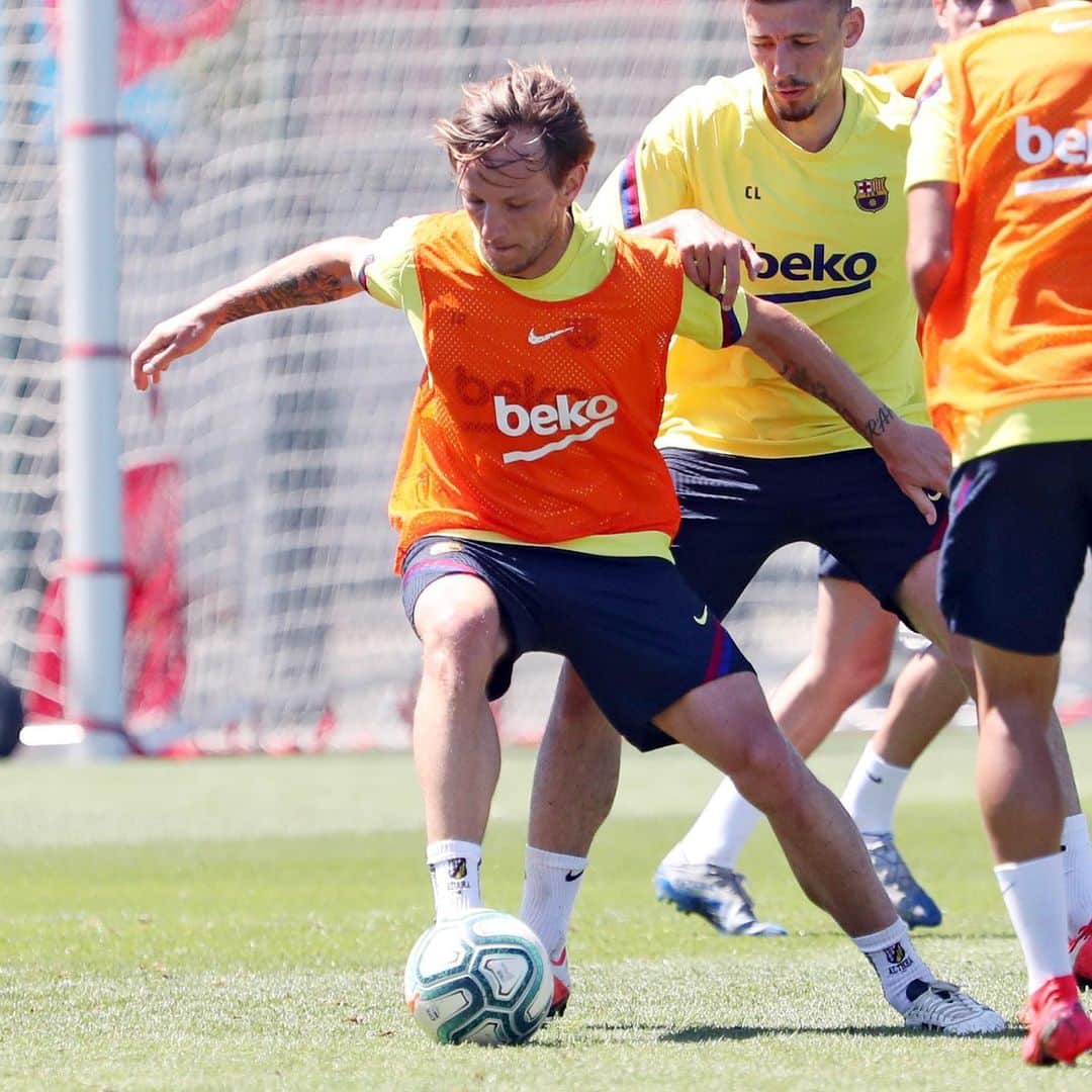 イヴァン・ラキティッチのインスタグラム：「💪⚽️🏃🏼‍♂️」