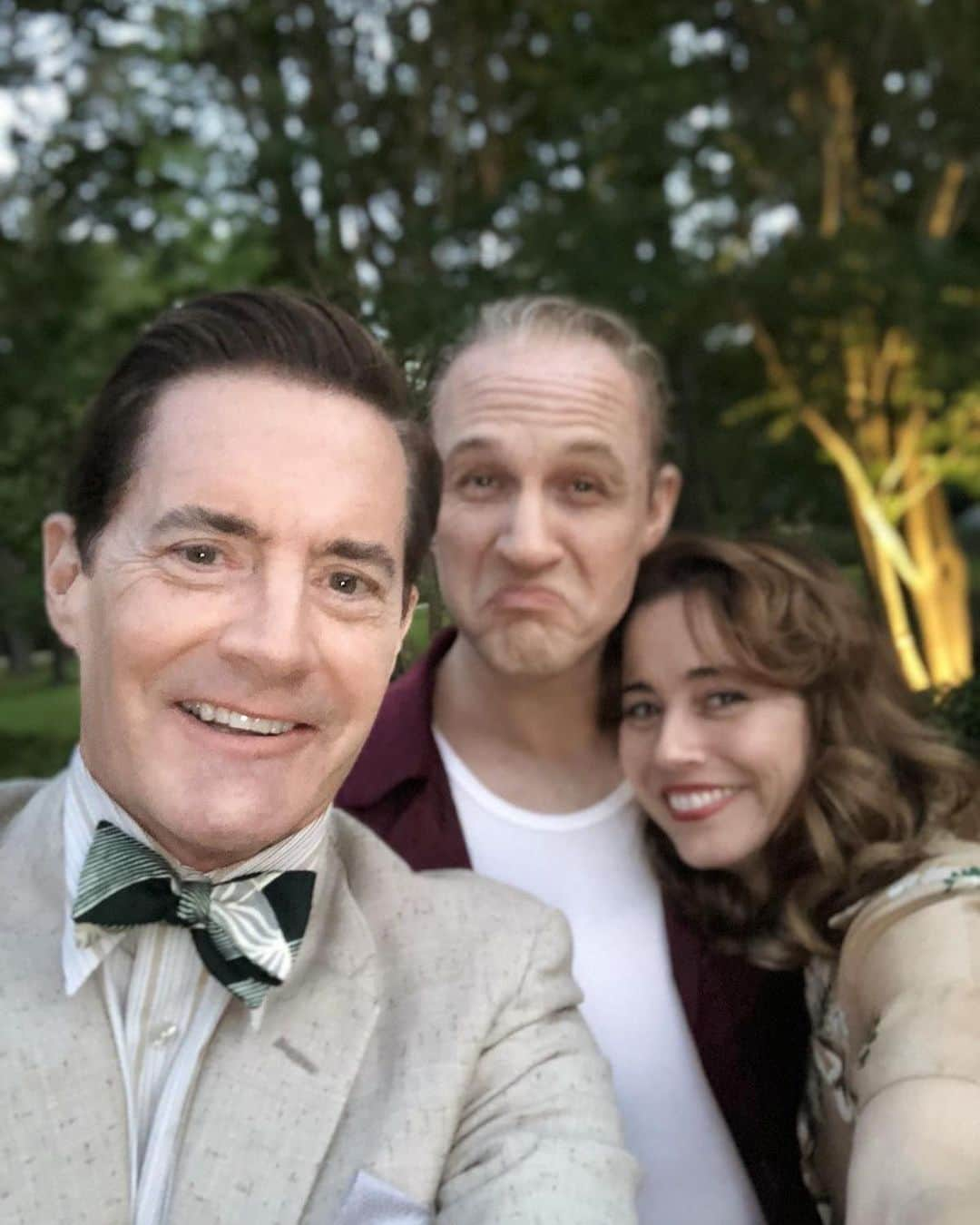 カイル・マクラクランさんのインスタグラム写真 - (カイル・マクラクランInstagram)「Here’s a fun moment on the set of #Capone with @TomHardy & @LindaCardellini 🤳🏻 Catch the film now on VOD and @AppleTV! 🎞 (link in my bio)」5月19日 22時33分 - kyle_maclachlan