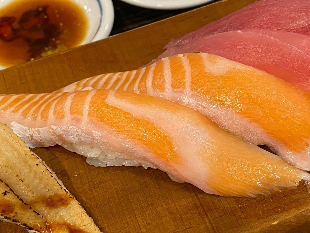 Jongkook Shinさんのインスタグラム写真 - (Jongkook ShinInstagram)「정말 맛있었다 오늘 하루도 감사합니다!! 久しぶりのお寿司！本当に美味しかった！！ いつも感謝の気持ちを忘れずに食べています^_^ . . #스시#초밥#sushi#寿司 🍣」5月19日 22時43分 - jongkookshin