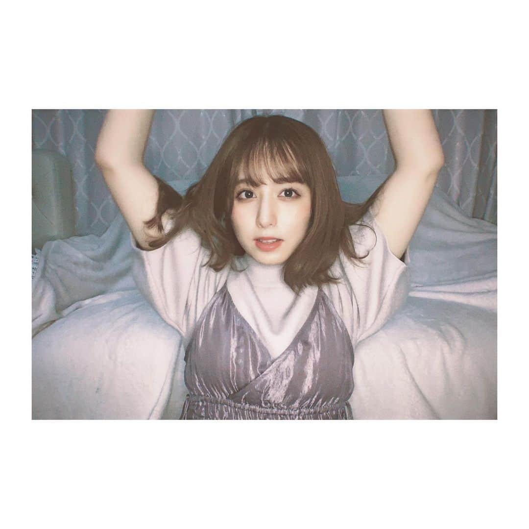 前田美里のインスタグラム：「お家ノスタルジック。 (よくわからんポーズ) . #おうち時間 #stayhome #チャイボーグ #メイク #ノスタルジック  #film #film_jp #snidel #カメラ女子 #写真好きな人と繋がりたい #photo #instagood  #instaphoto #followｍe #follow #make」