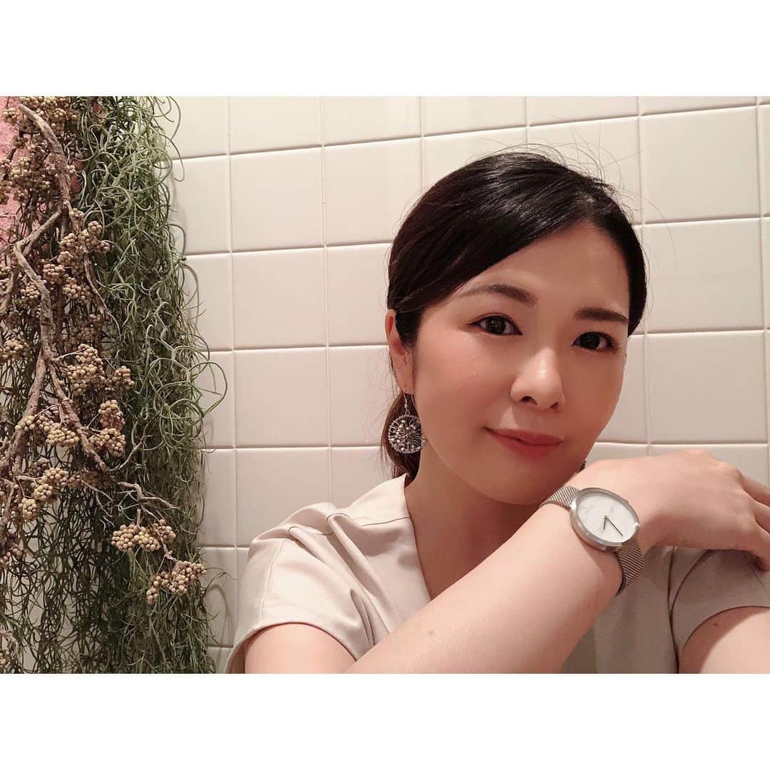 福咲れんのインスタグラム：「MAVEN(@mavenjapan)さんから時計を頂きました♪  わたしの大好きなシンプルモダン〜◎ プライベートでもお仕事でも使えるっ  クーポンコード【renreen】使用で10%off。  #mavenwatches #マベン #マベンウォッチズ #腕時計 #時計 #手元倶楽部 #シンプル」